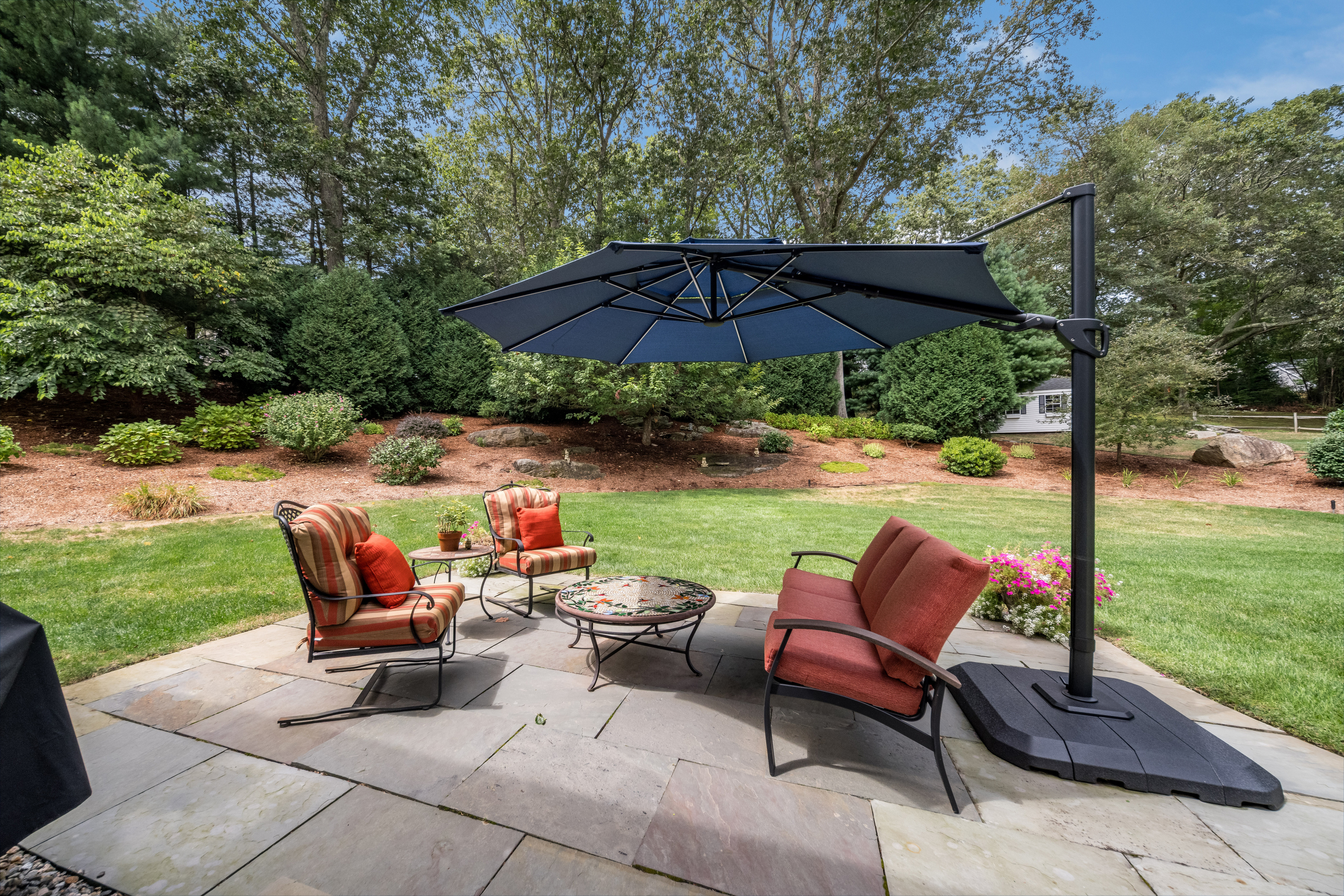  Meticulously Renovated Colonial is Coastal Sophistication - 物件實景