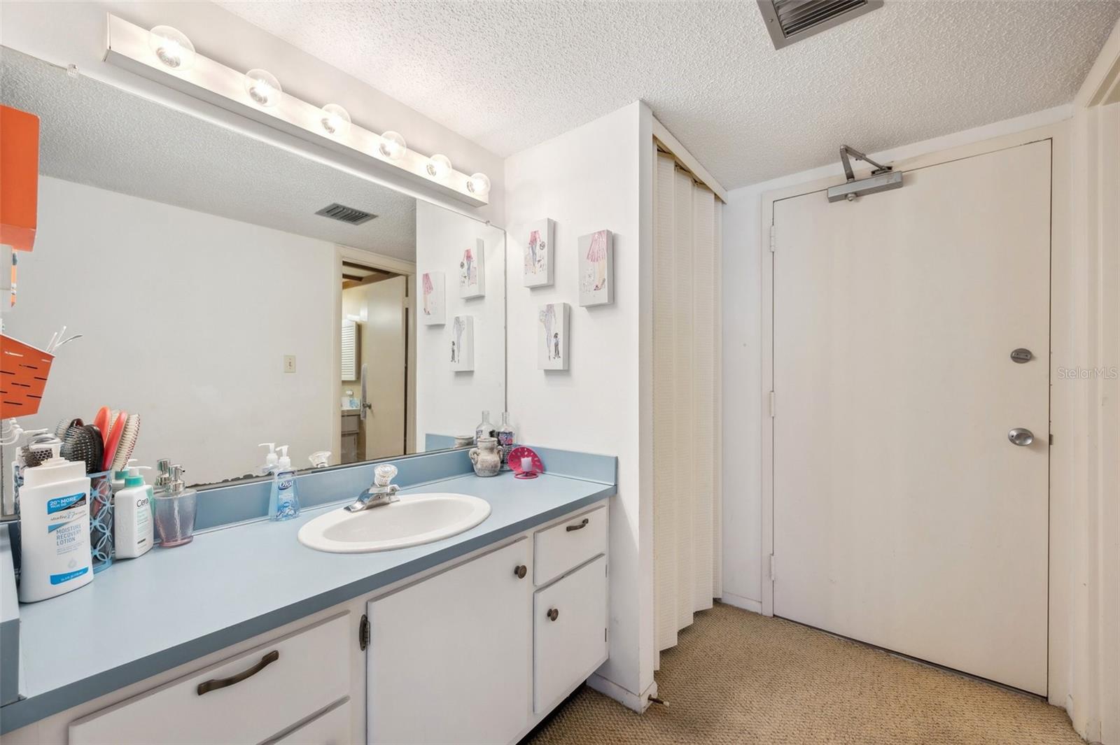 450 S Gulfview Boulevard #1105 #1105, CLEARWATER BEACH, Florida, 33767, United States, 2 Bedrooms Bedrooms, ,2 BathroomsBathrooms,Residential,For Sale,450 S Gulfview Boulevard #1105 #1105,1619451