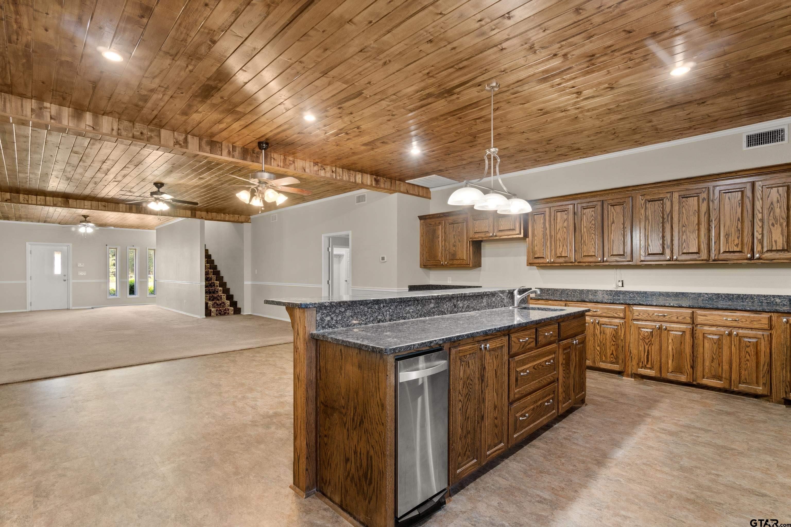 Pittsburg, Texas, 75686, United States, 5 Bedrooms Bedrooms, ,2 BathroomsBathrooms,Residential,For Sale,1998709