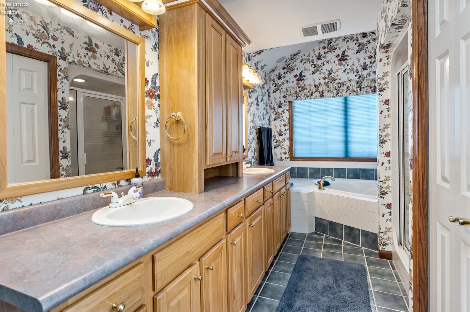 Port Clinton, Ohio, 43452, United States, 3 Bedrooms Bedrooms, ,3 BathroomsBathrooms,Residential,For Sale,1921472