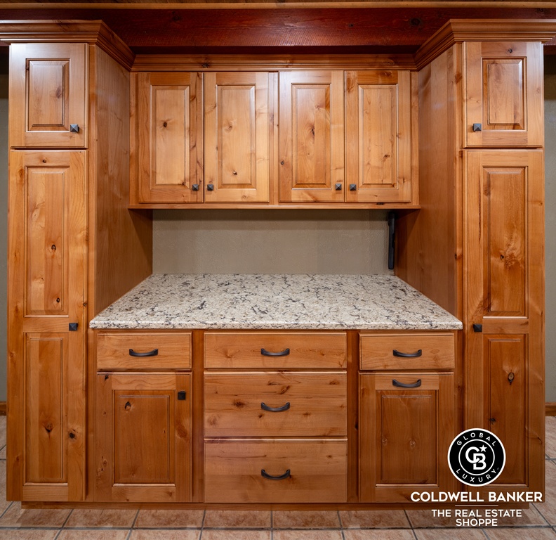 Garden City, Kansas, 67846, United States, 4 Bedrooms Bedrooms, ,Residential,For Sale,2003039