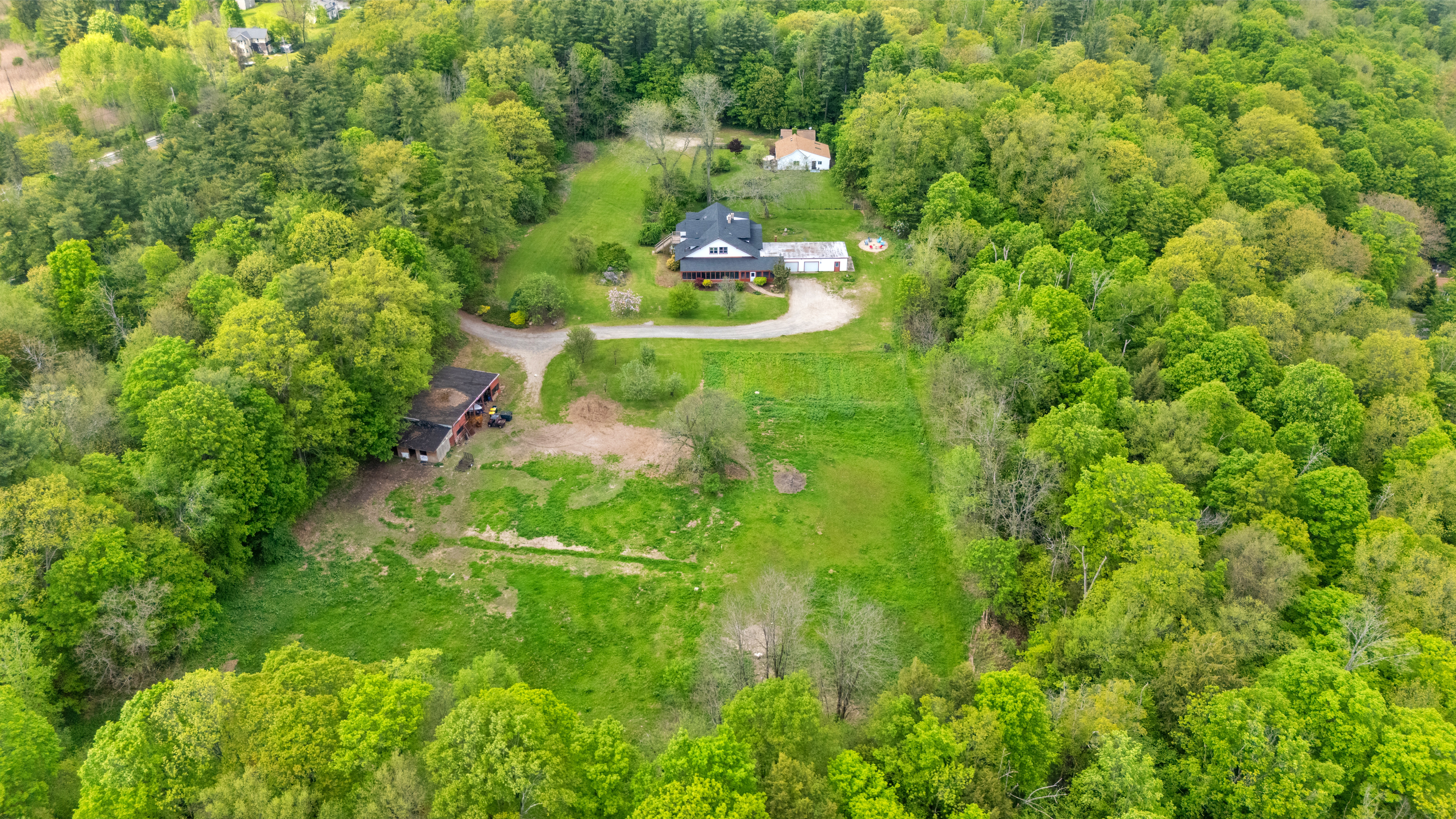  Just One Mile From the Heart of Lenox, Nearly 36 Acres Await Your Next Chapter - 物件實景