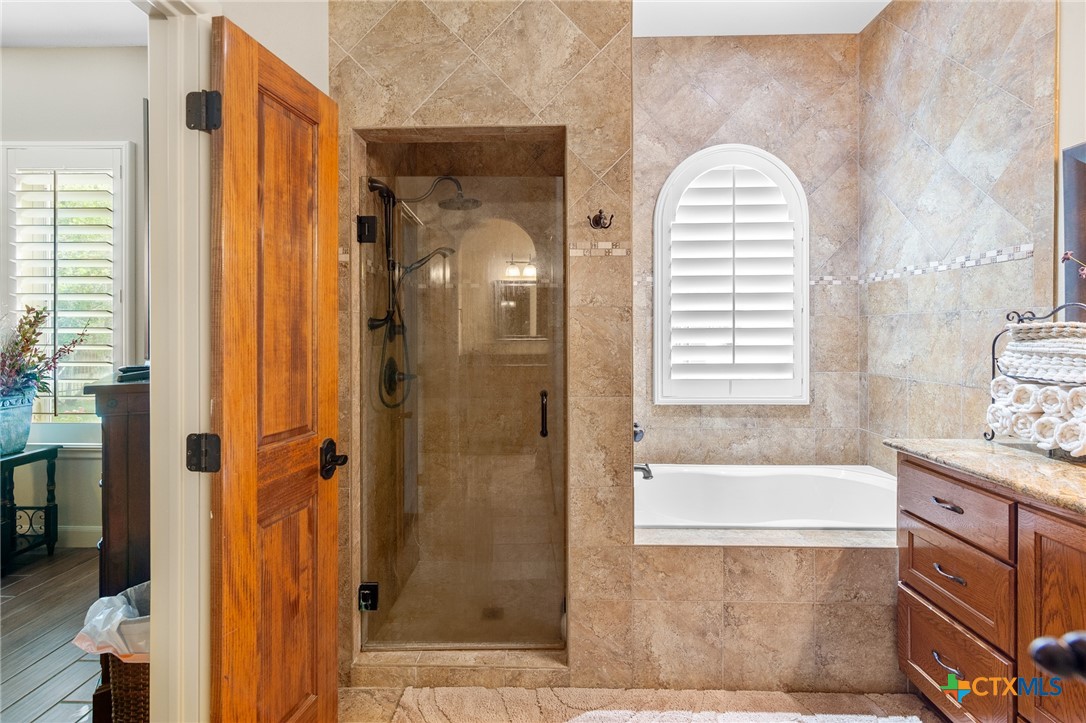 Inez, Texas, 77968, United States, 5 Bedrooms Bedrooms, ,6 BathroomsBathrooms,Residential,For Sale,1895563
