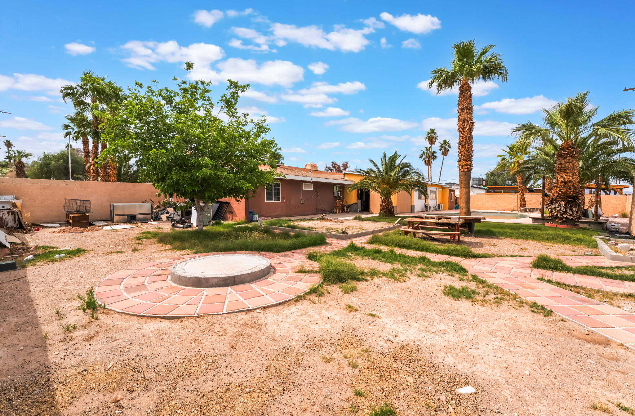 Las Vegas, Nevada, 89104, United States, 4 Bedrooms Bedrooms, ,2 BathroomsBathrooms,Residential,For Sale,1924151