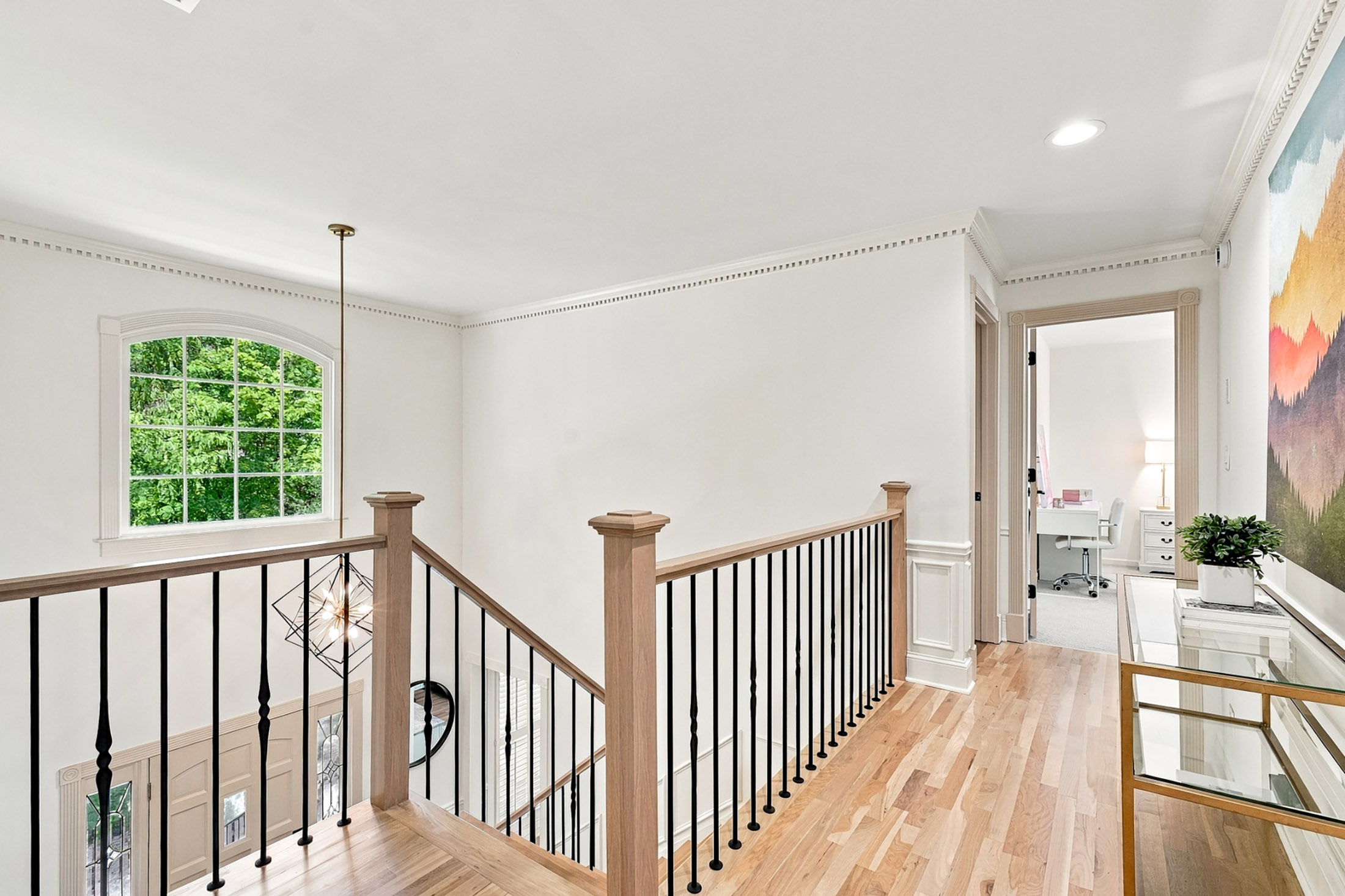  Classic Colonial Charm Meets Beautifully Updated Interiors - 物件實景