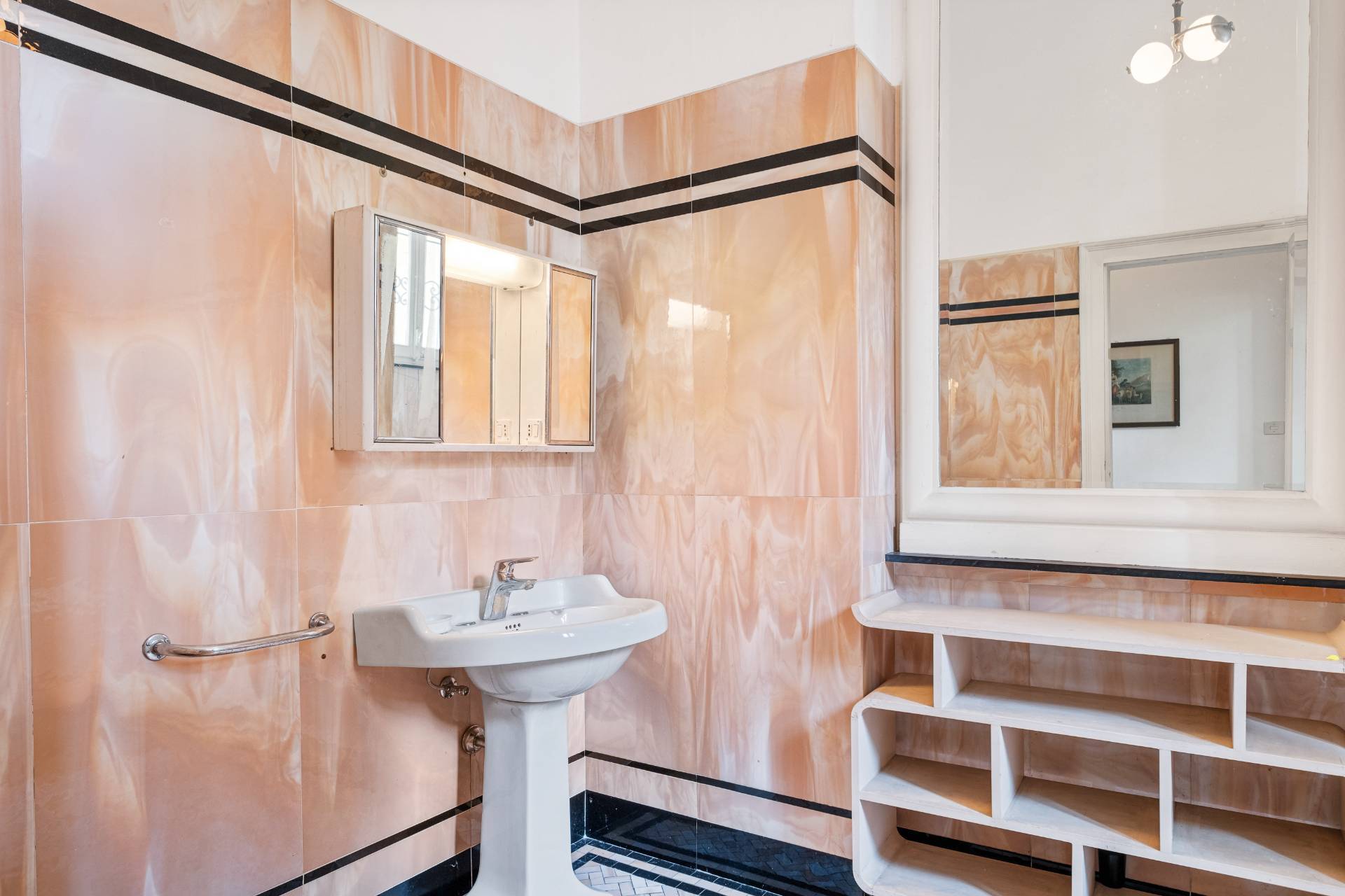 Varese, Varese, 21100, IT, 7 Bedrooms Bedrooms, ,3 BathroomsBathrooms,Residential,For Sale,1796981
