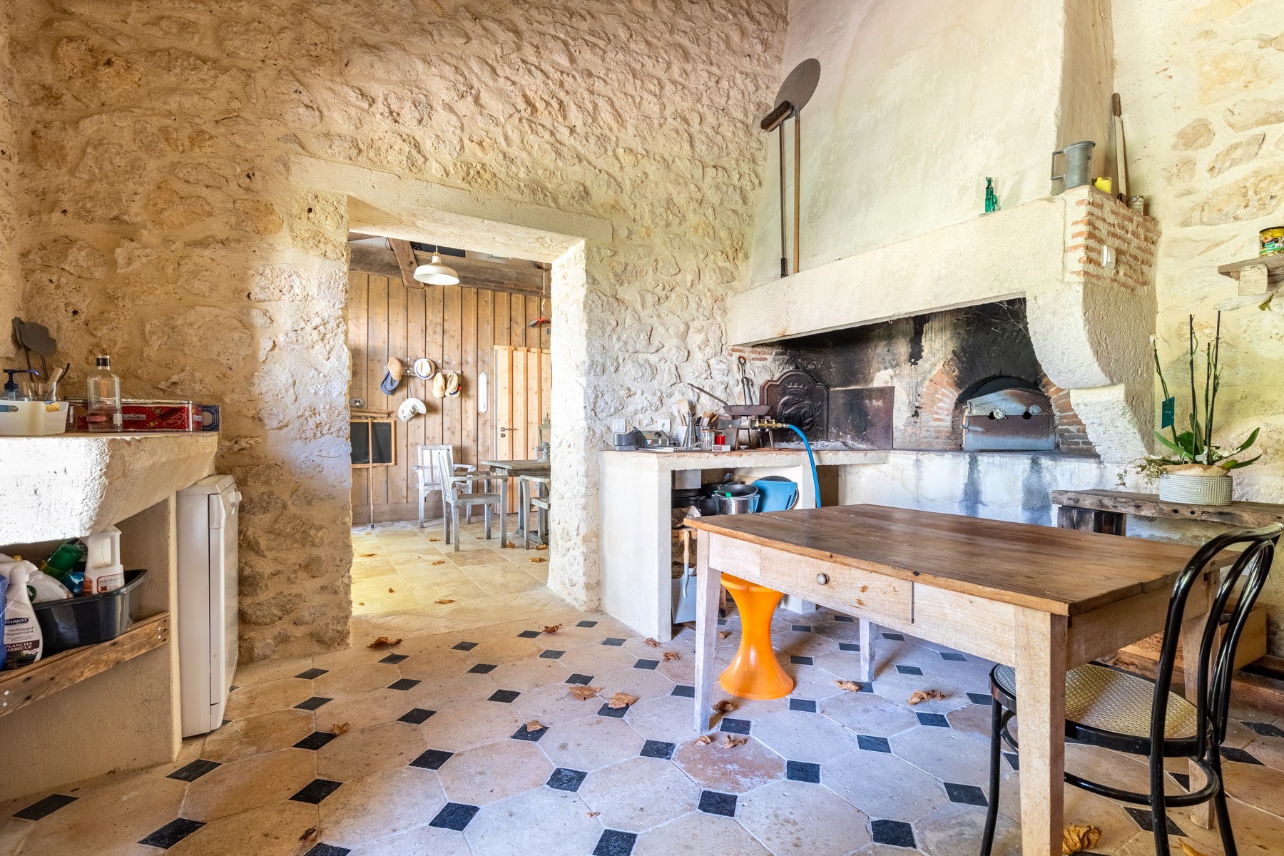  STUNNING COUNTRYSIDE PROPERTY - 30MN FROM BORDEAUX - SWIMMING POOL - GARAGES - … - 物件實景