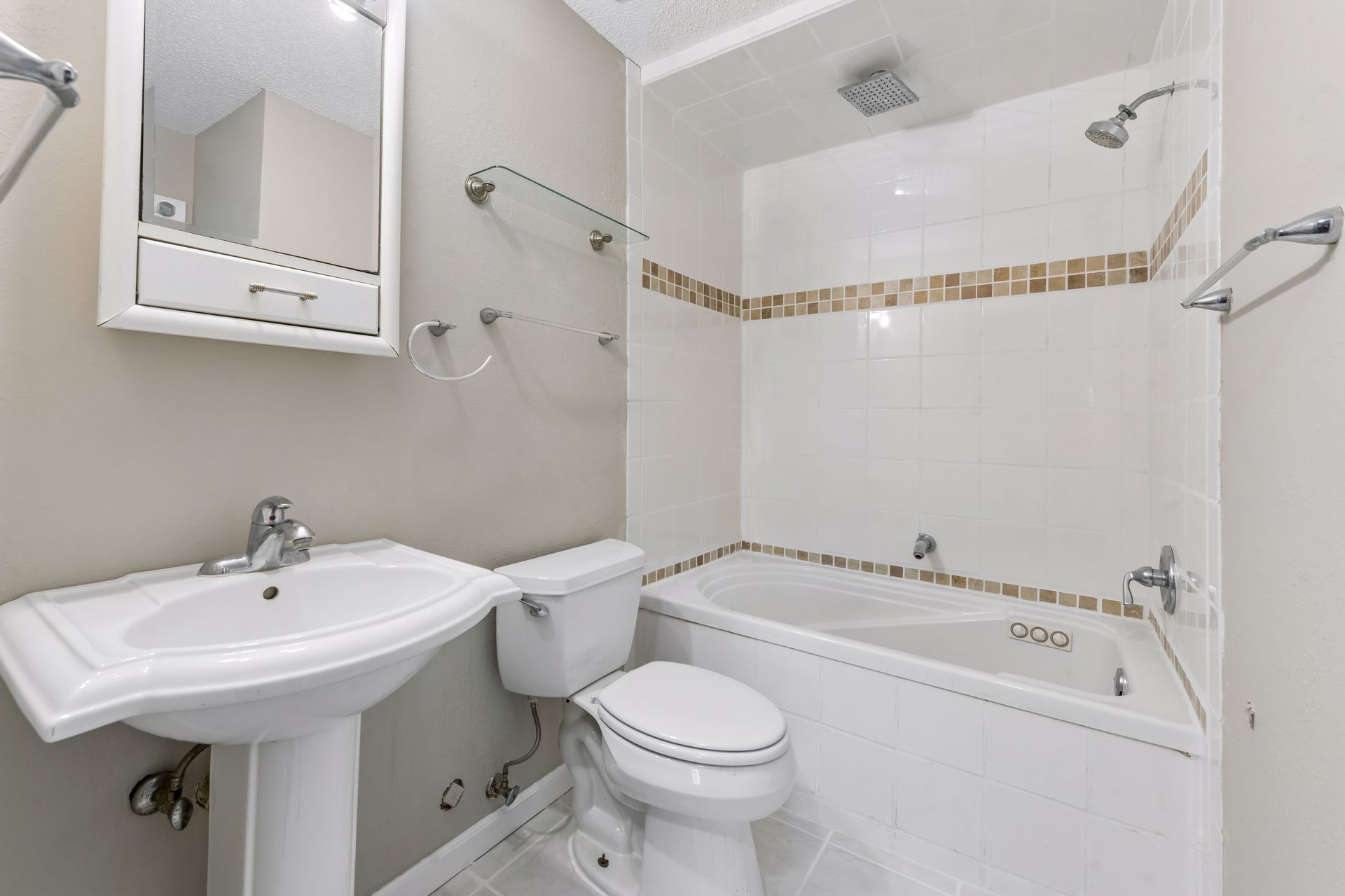  Updated Walkout Condo with Amenities - 物件實景