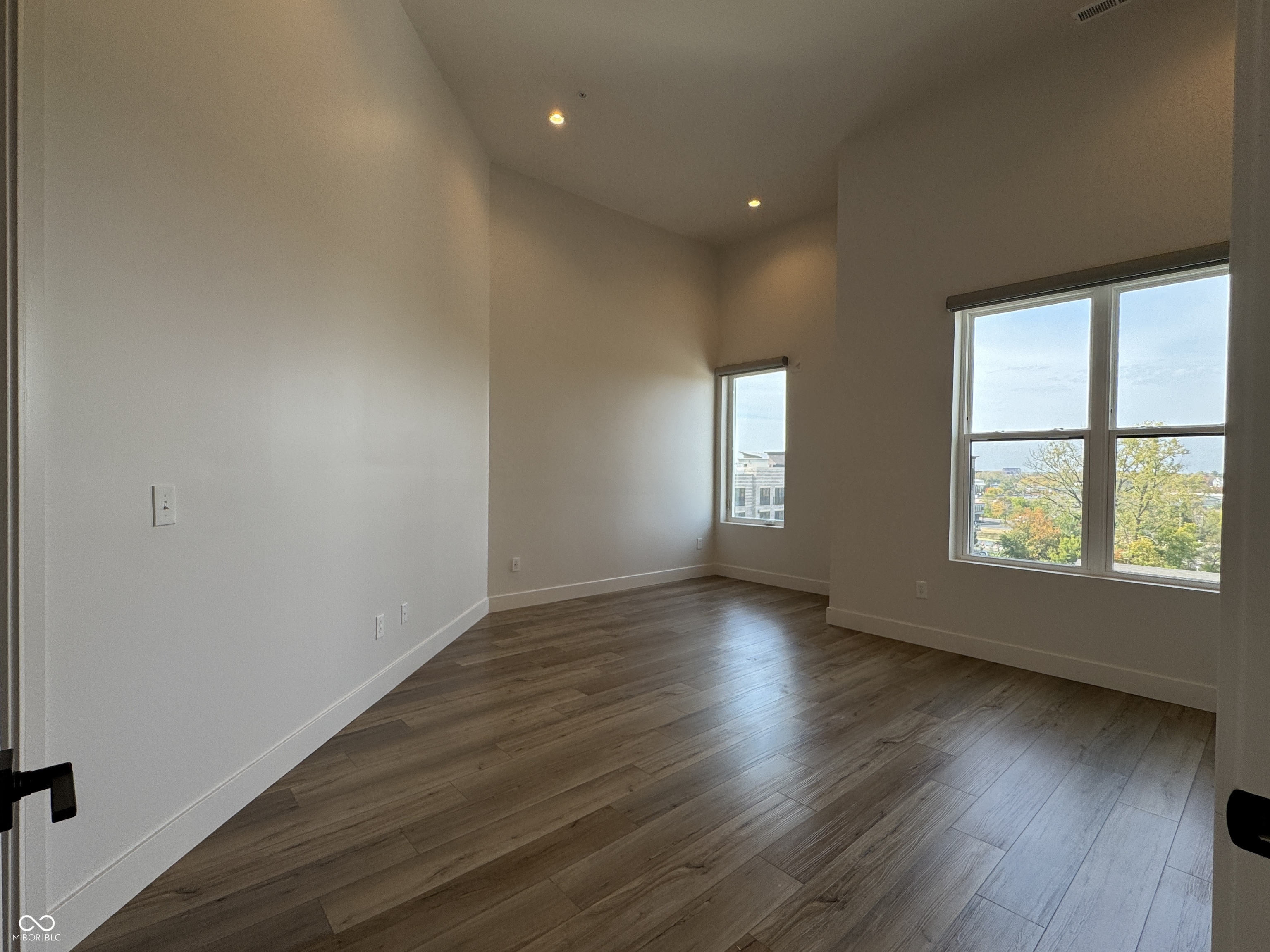 Carmel, Indiana, 46032, United States, 2 Bedrooms Bedrooms, ,3 BathroomsBathrooms,Residential,For Sale,1983027