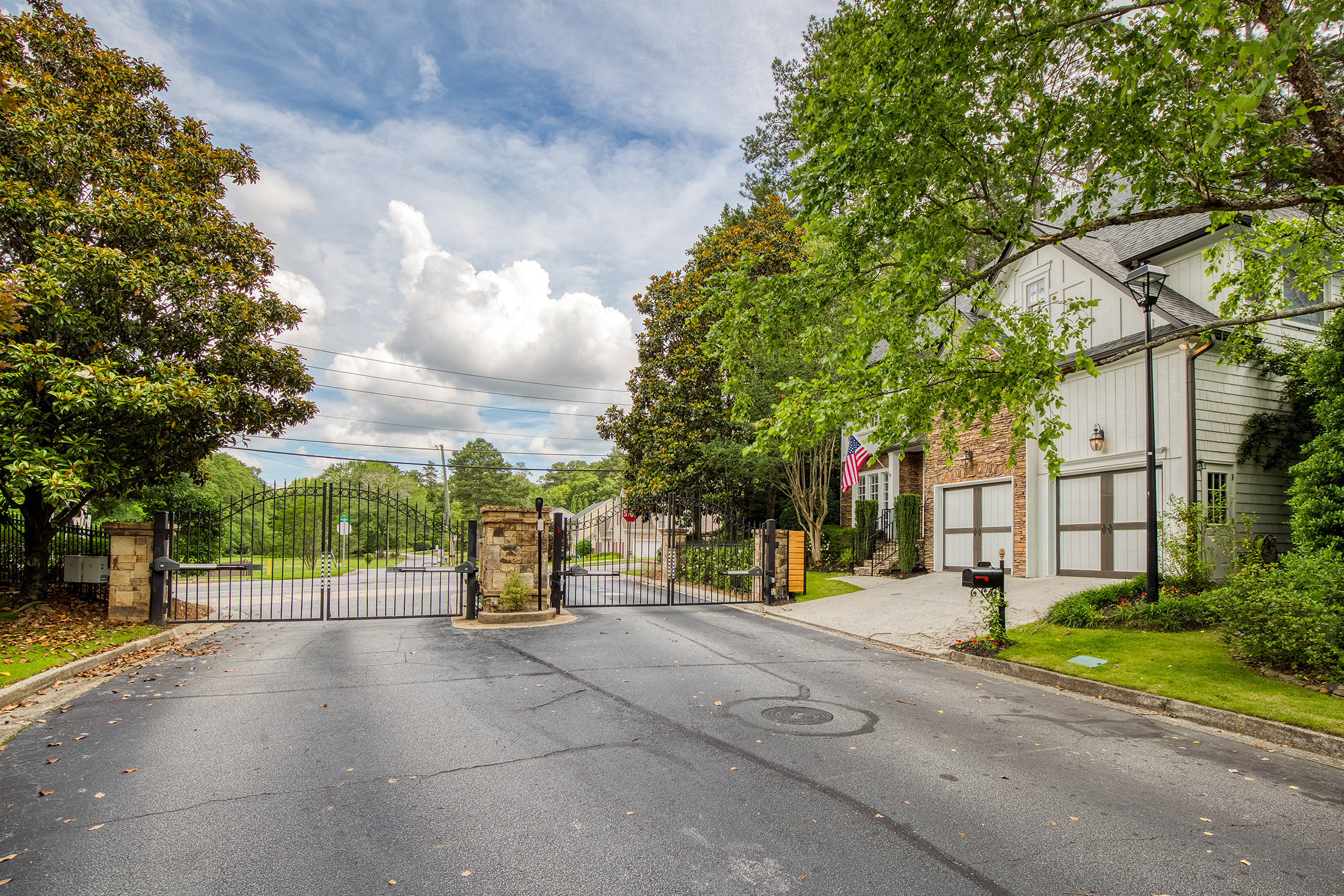  Recently Updated Four Bedroom Home in Gated Brookhaven Community - 物件實景