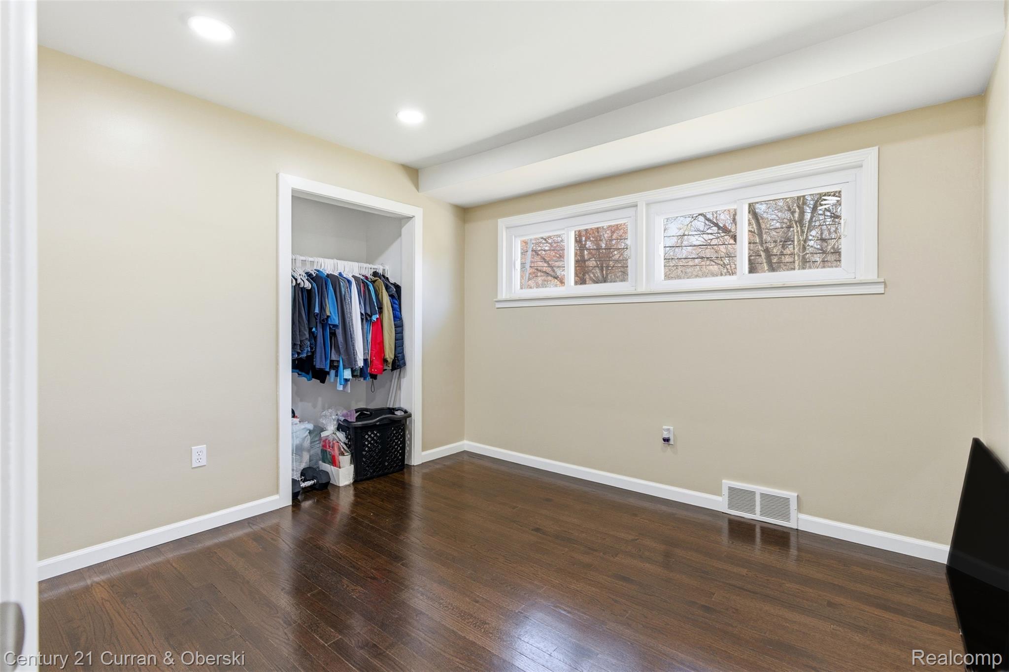 Brownstown Charter Township, Michigan, 48174, United States, 3 Bedrooms Bedrooms, ,2 BathroomsBathrooms,Residential,For Sale,1996649