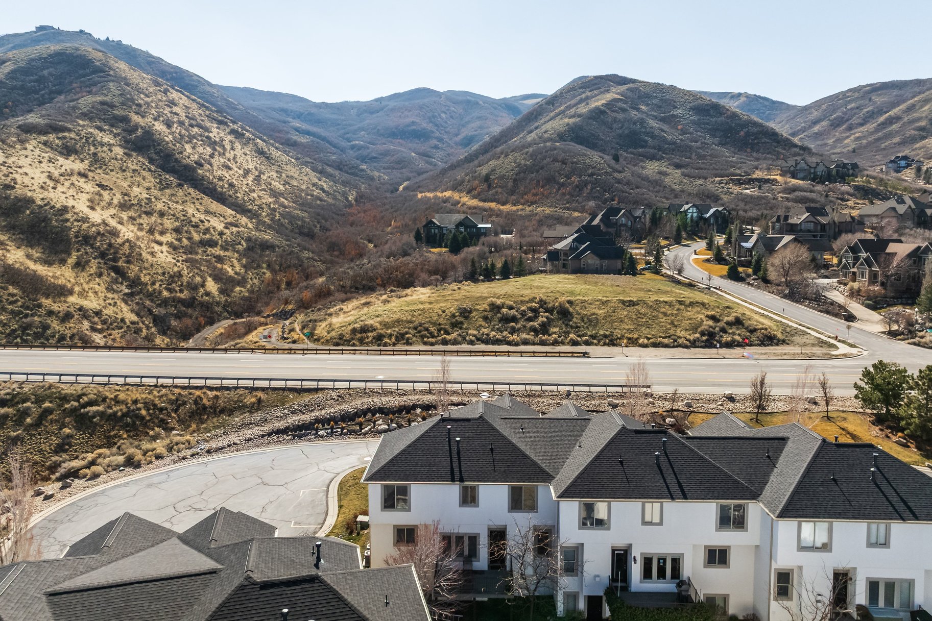  Large Townhouse With Both Mountain and Valley Views - 物件實景