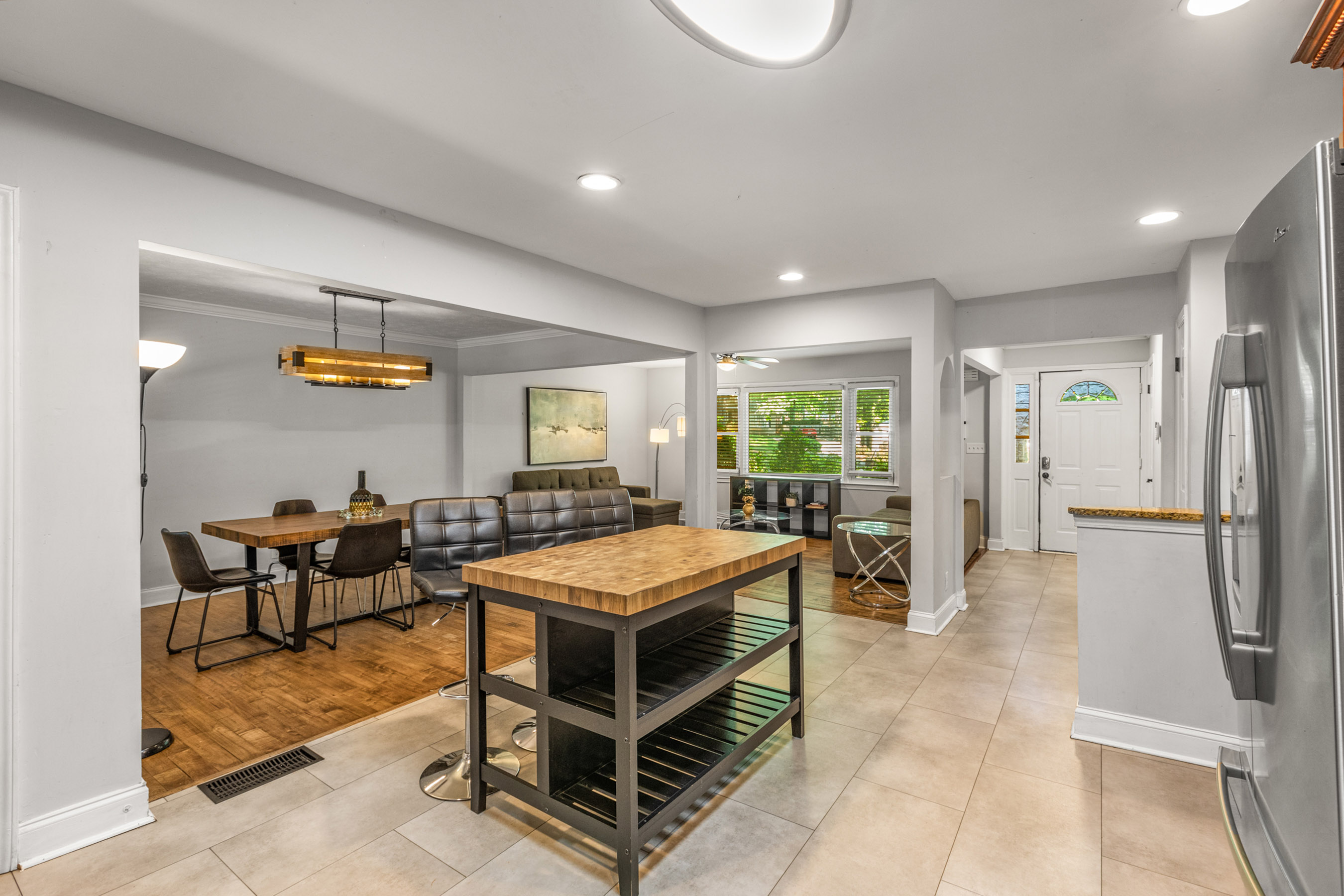  Beautifully Updated Four Bedroom Home on a Peaceful Cul-de-sac - 物件實景