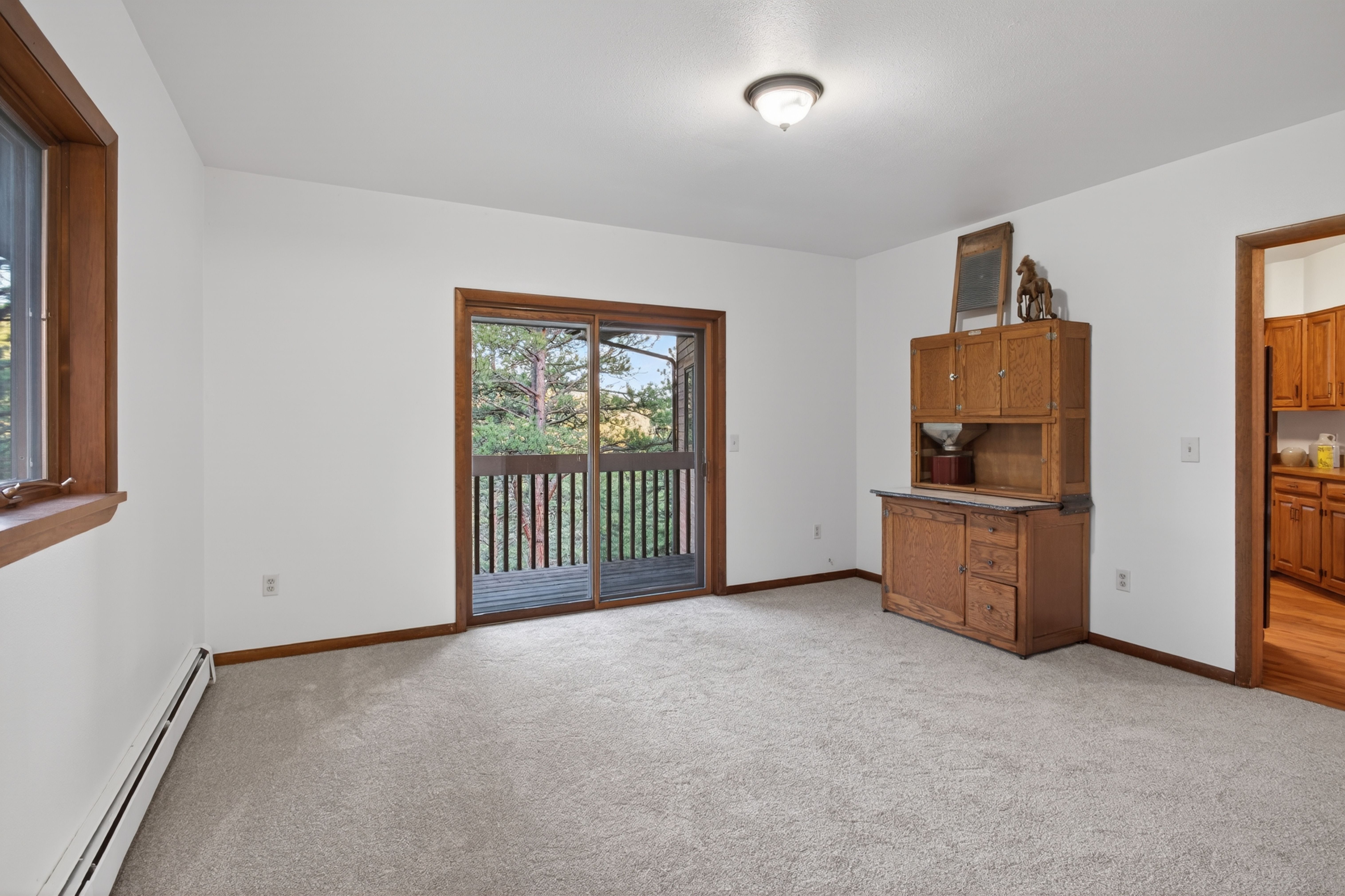  Ranch-style Custom Home on 1.16 Acre Sunny and Treed Lot in Genesee - 物件實景