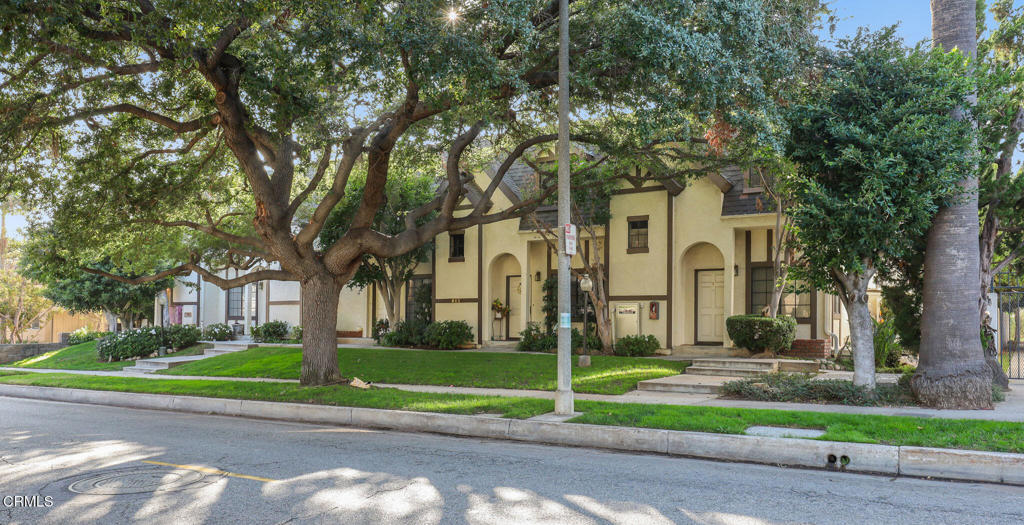 Pasadena, California, 91101, United States, 2 Bedrooms Bedrooms, ,2 BathroomsBathrooms,Residential,For Sale,1989436