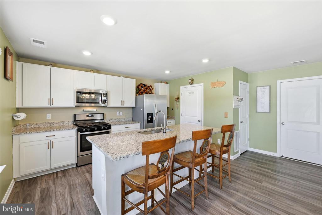 Berryville, Virginia, 22611, United States, 4 Bedrooms Bedrooms, ,3 BathroomsBathrooms,Residential,For Sale,2015067