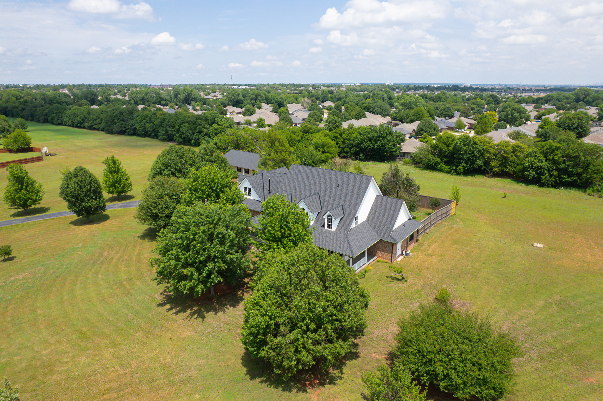  1120 Torre Pines Court, Yukon, OK 73099 - 物件實景