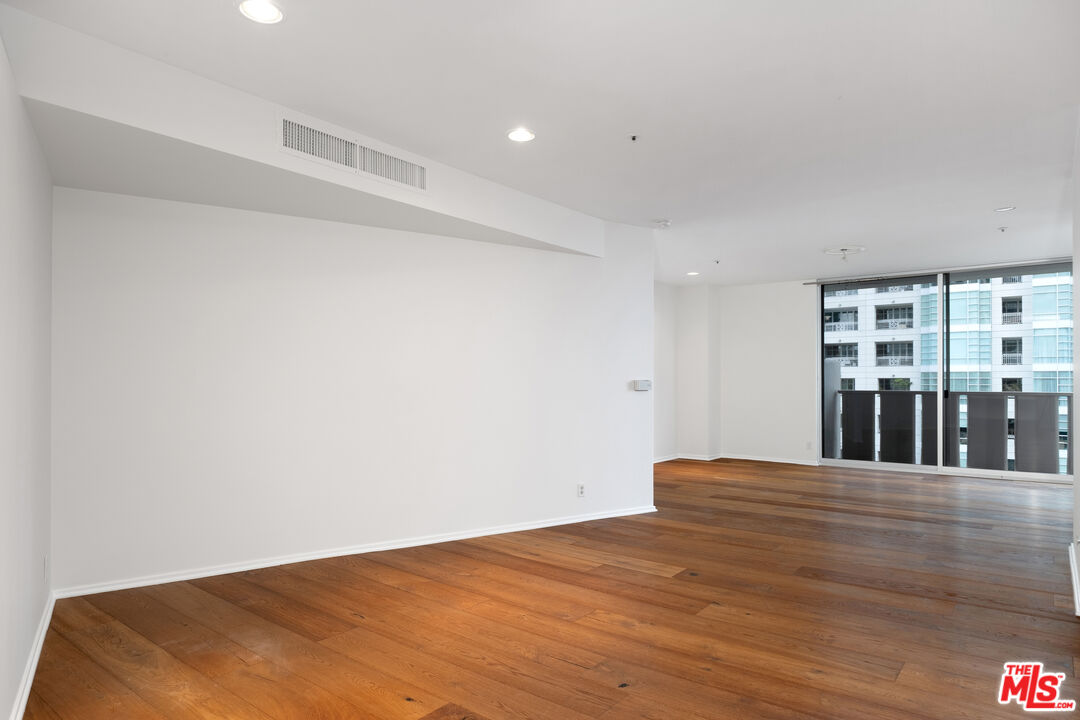 Los Angeles, California, 90024, United States, 2 Bedrooms Bedrooms, ,3 BathroomsBathrooms,Residential,For Sale,1817852