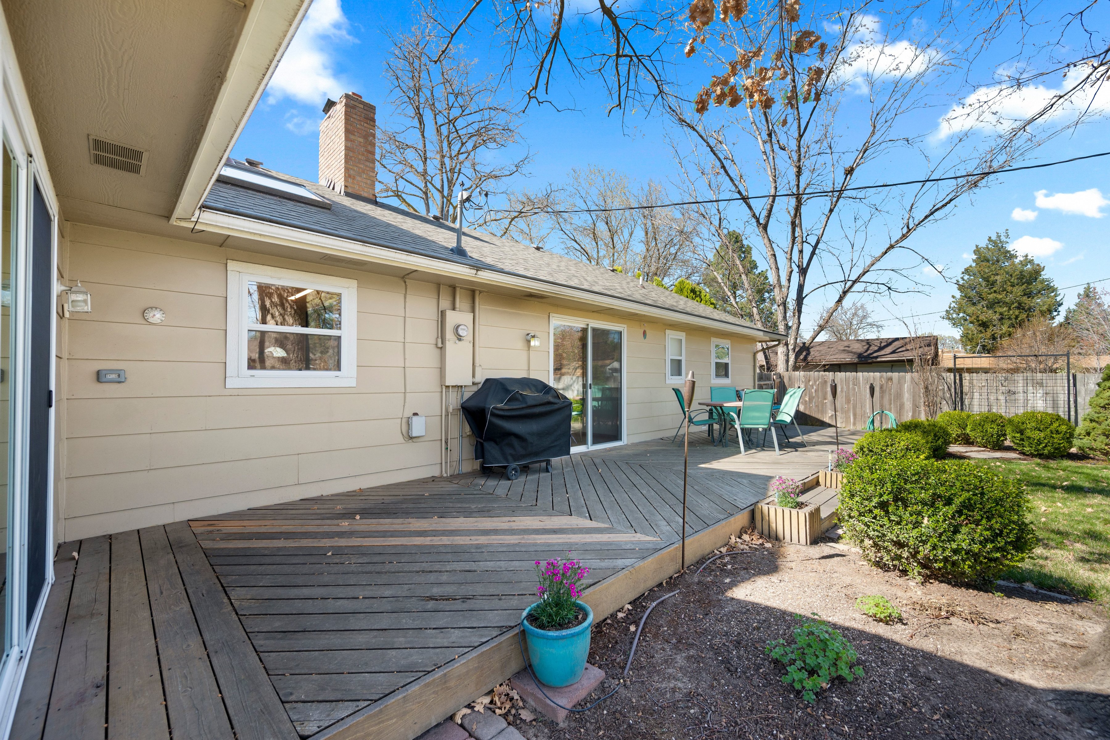  Timeless Mid-Century Design with Sunroom Living and Garden Oasis - 物件實景