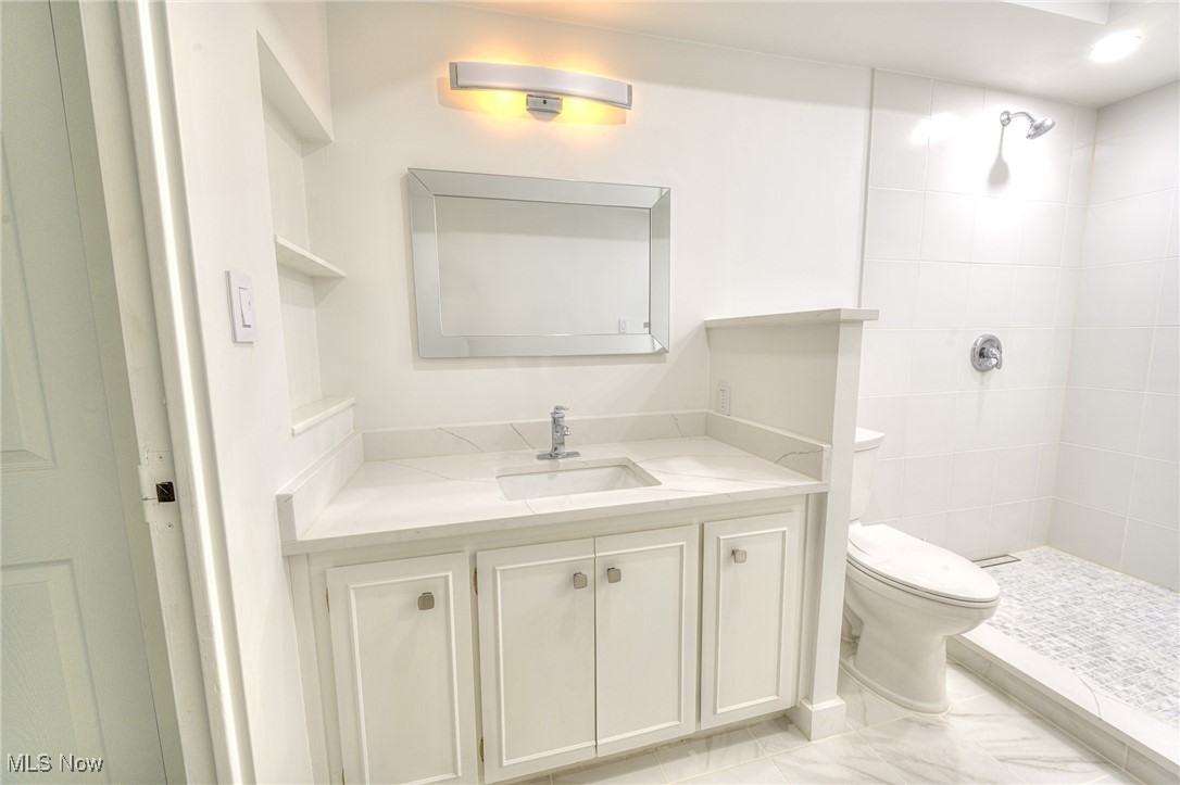 Bratenahl, Ohio, 44108, United States, 2 Bedrooms Bedrooms, ,3 BathroomsBathrooms,Residential,For Sale,1987332