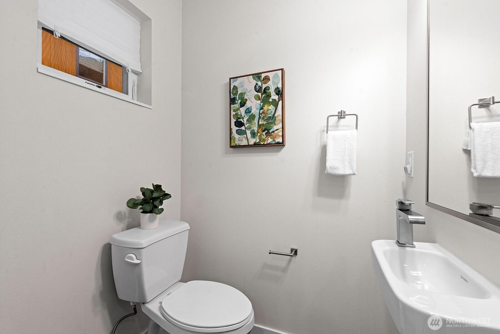 SEATTLE, Washington, 98115, United States, 2 Bedrooms Bedrooms, ,3 BathroomsBathrooms,Residential,For Sale,1918220