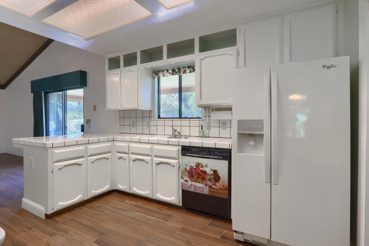 Ahwahnee, California, 93601, United States, 3 Bedrooms Bedrooms, ,2 BathroomsBathrooms,Residential,For Sale,1993875