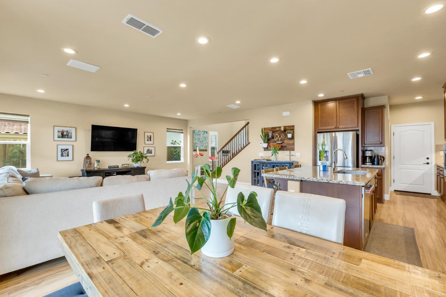 Rocklin, California, 95765, United States, 4 Bedrooms Bedrooms, ,3 BathroomsBathrooms,Residential,For Sale,1914175