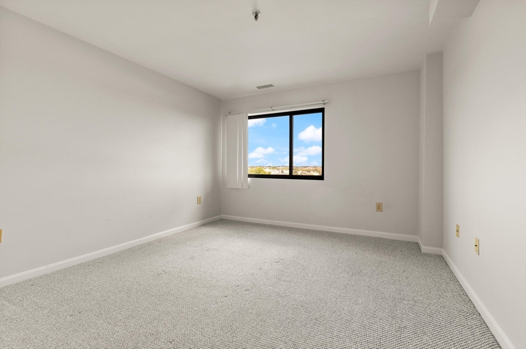 Medford, Massachusetts, 02155, United States, 2 Bedrooms Bedrooms, ,2 BathroomsBathrooms,Residential,For Sale,1934966