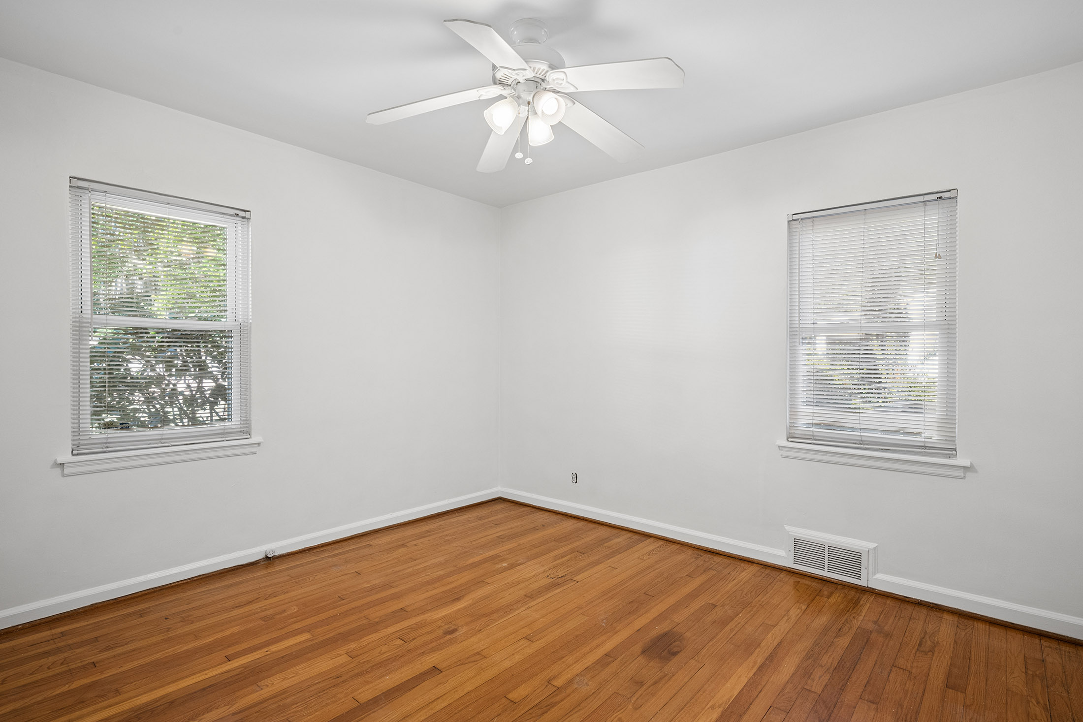  Beautifully Updated Brick Duplex Offers Rare Opportunity in the Heart of Decatur - 物件實景