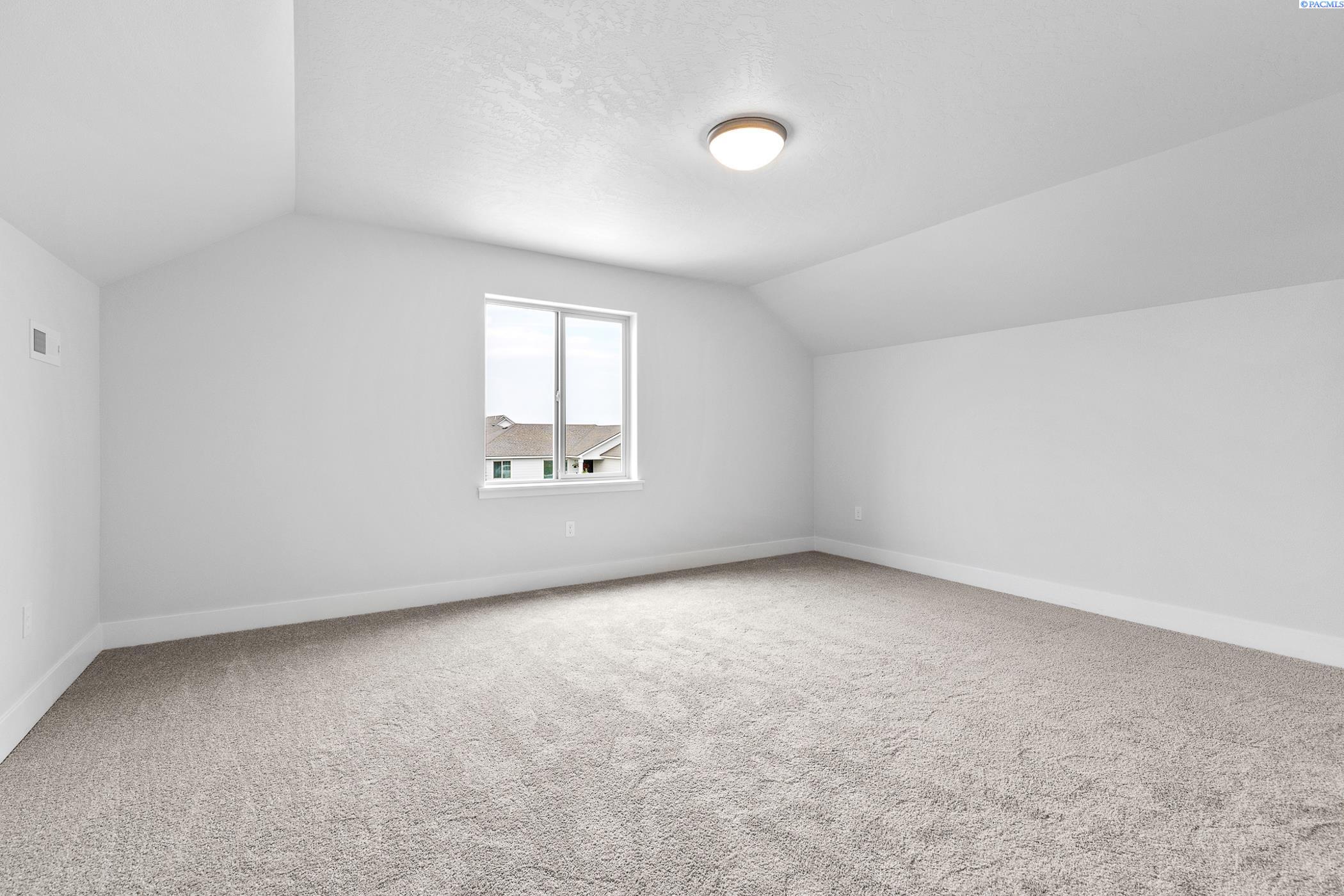 Pasco, Washington, 99301, United States, 4 Bedrooms Bedrooms, ,2 BathroomsBathrooms,Residential,For Sale,1892820