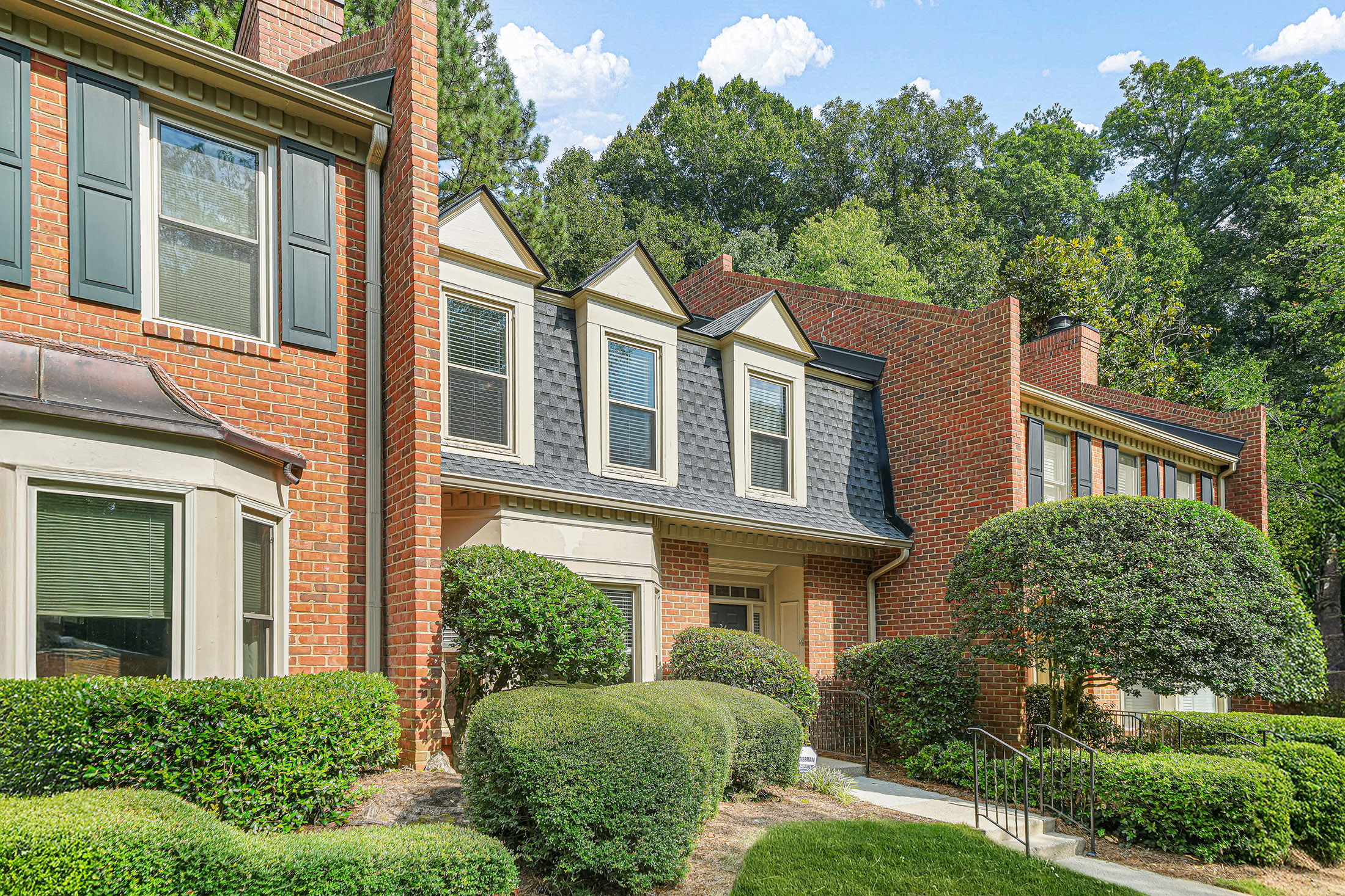  Beautiful Brick Townhome Offers Peaceful Park-like Living in Buckhead - 物件實景