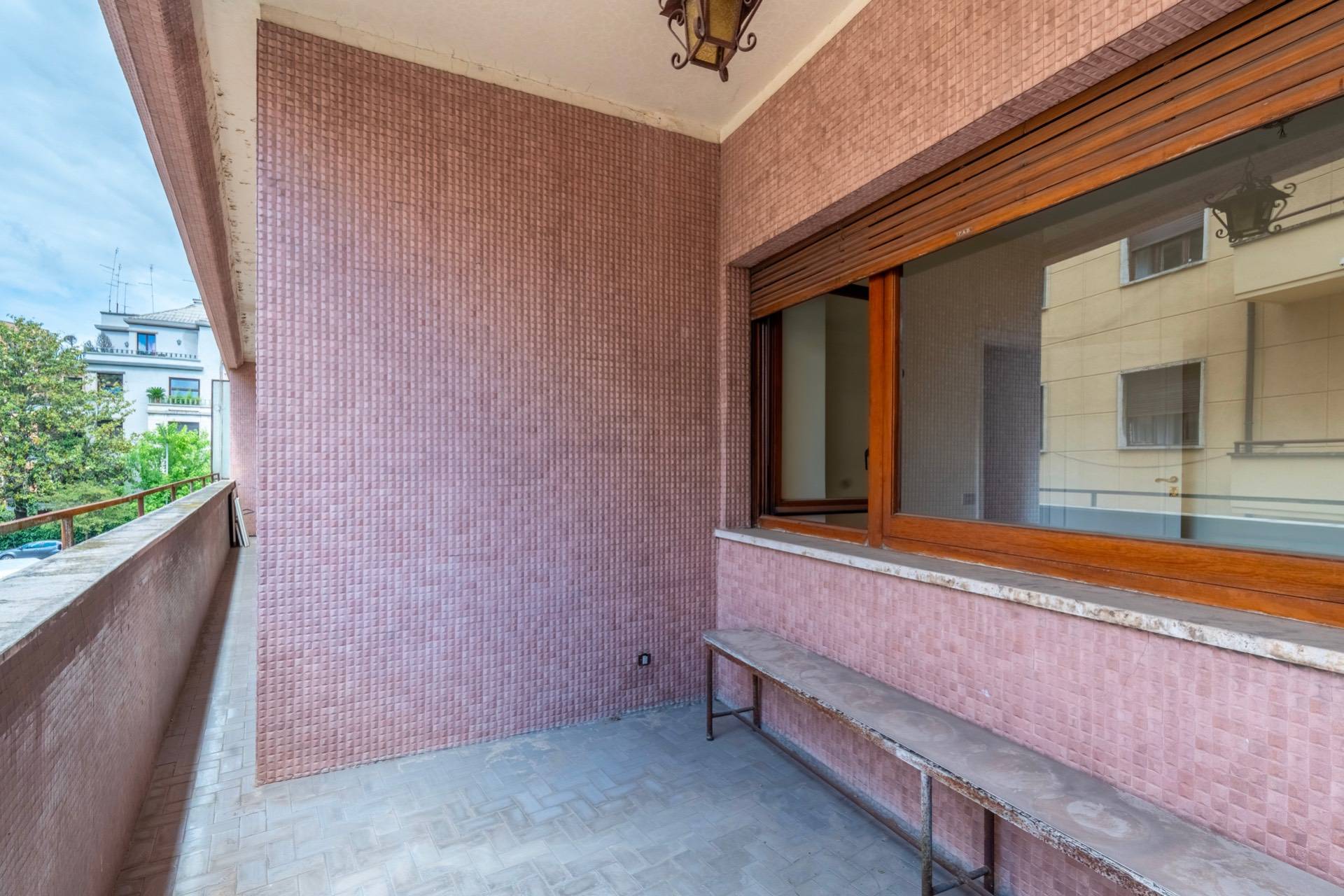 Roma, Roma, 00100, IT, 4 Bedrooms Bedrooms, ,2 BathroomsBathrooms,Residential,For Sale,1836935
