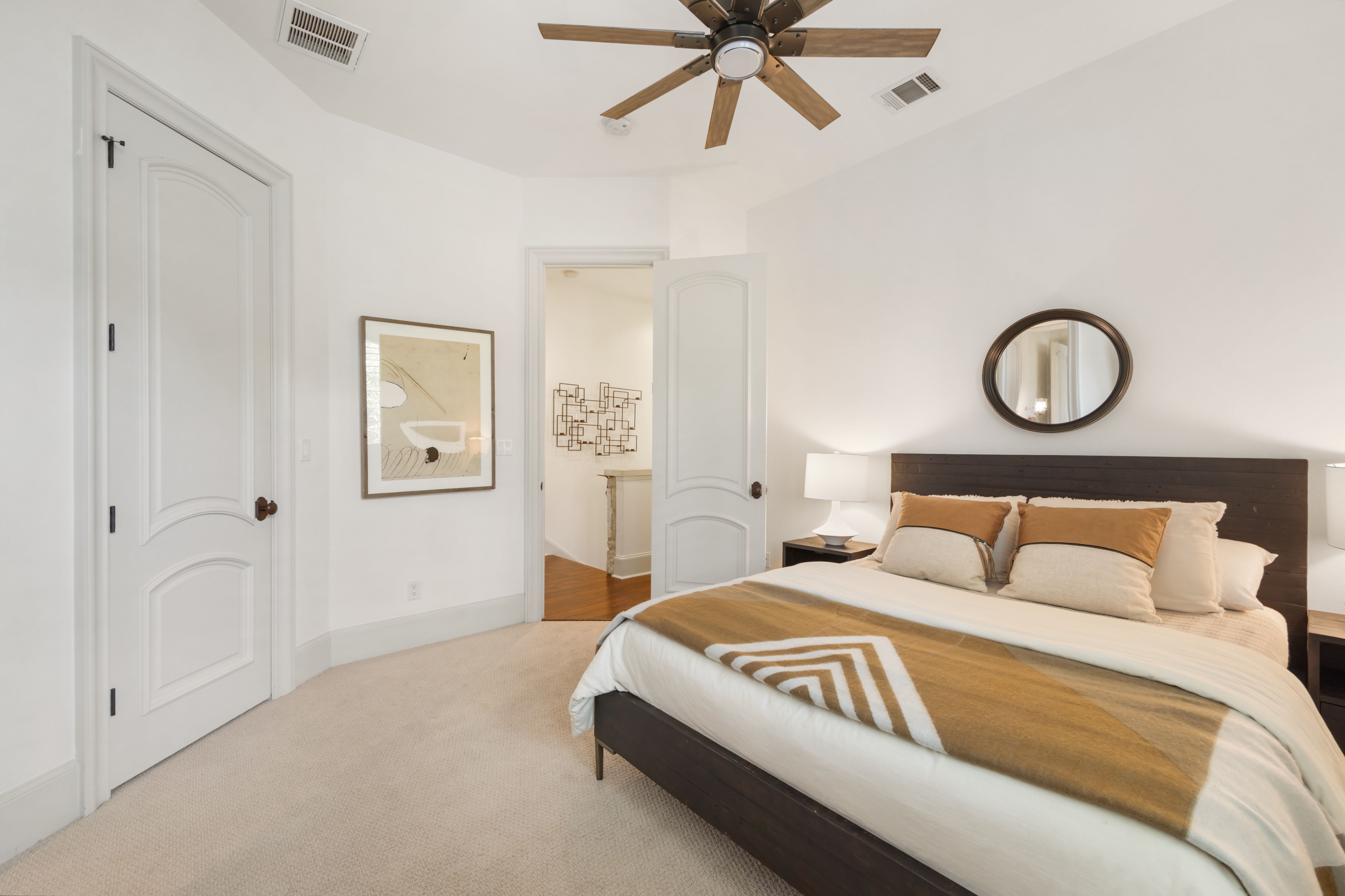  Refined Barton Hills Living  Private Garage  Exceptional 78704 Location - 物件實景