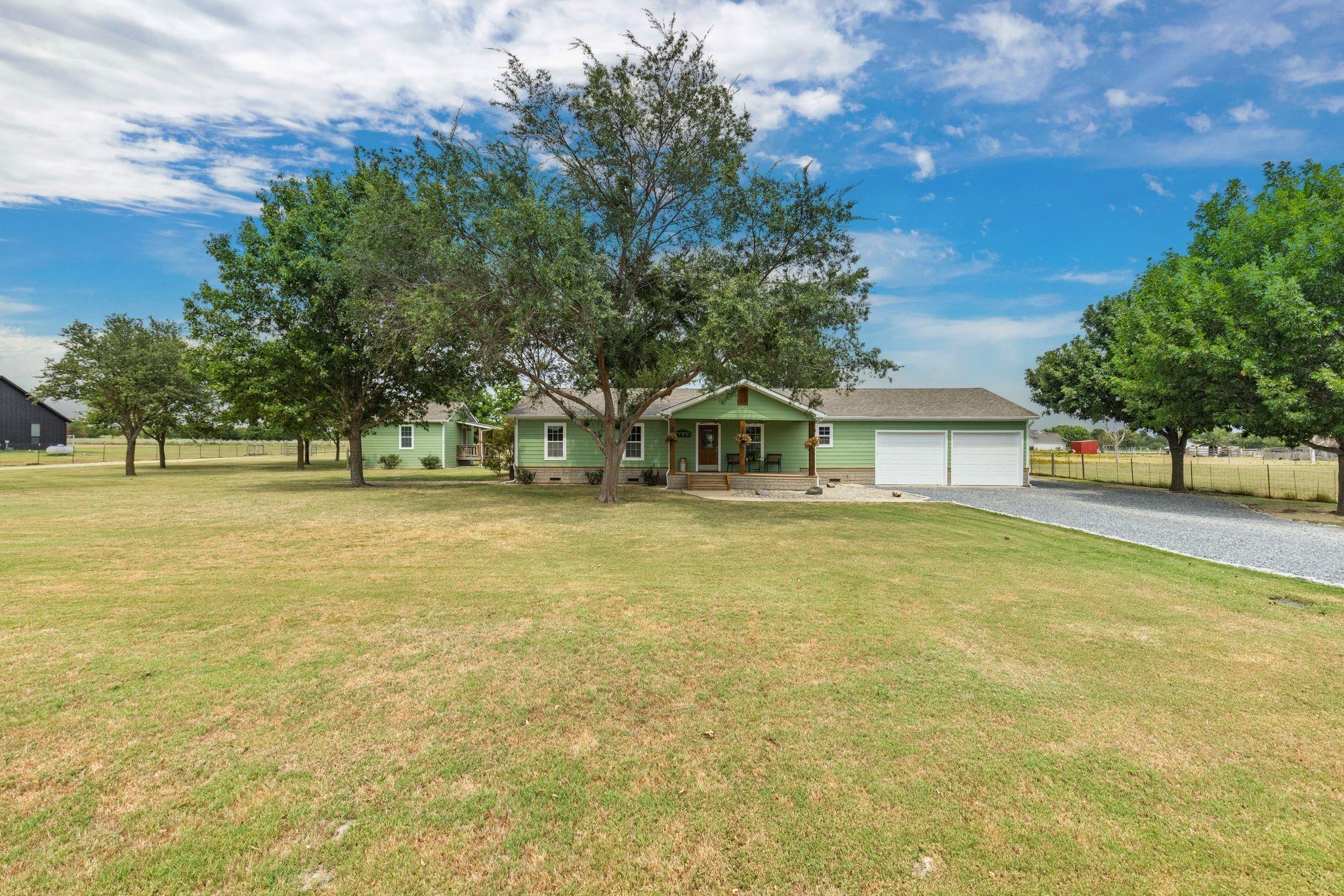 Caddo Mills, Texas, 75135, United States, 3 Bedrooms Bedrooms, ,2 BathroomsBathrooms,Residential,For Sale,1975401