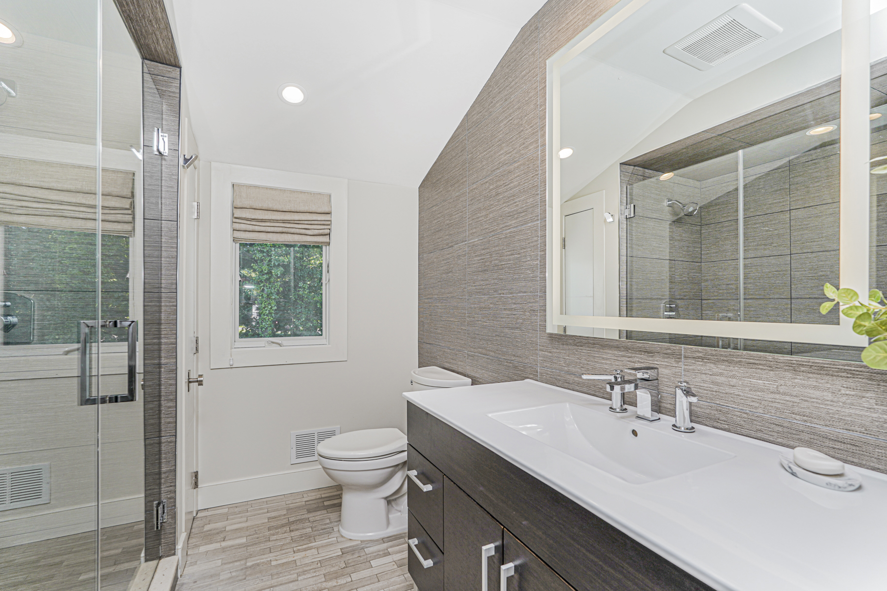 Staten Island, New York, 10304, United States, 4 Bedrooms Bedrooms, ,4 BathroomsBathrooms,Residential,For Sale,1949787