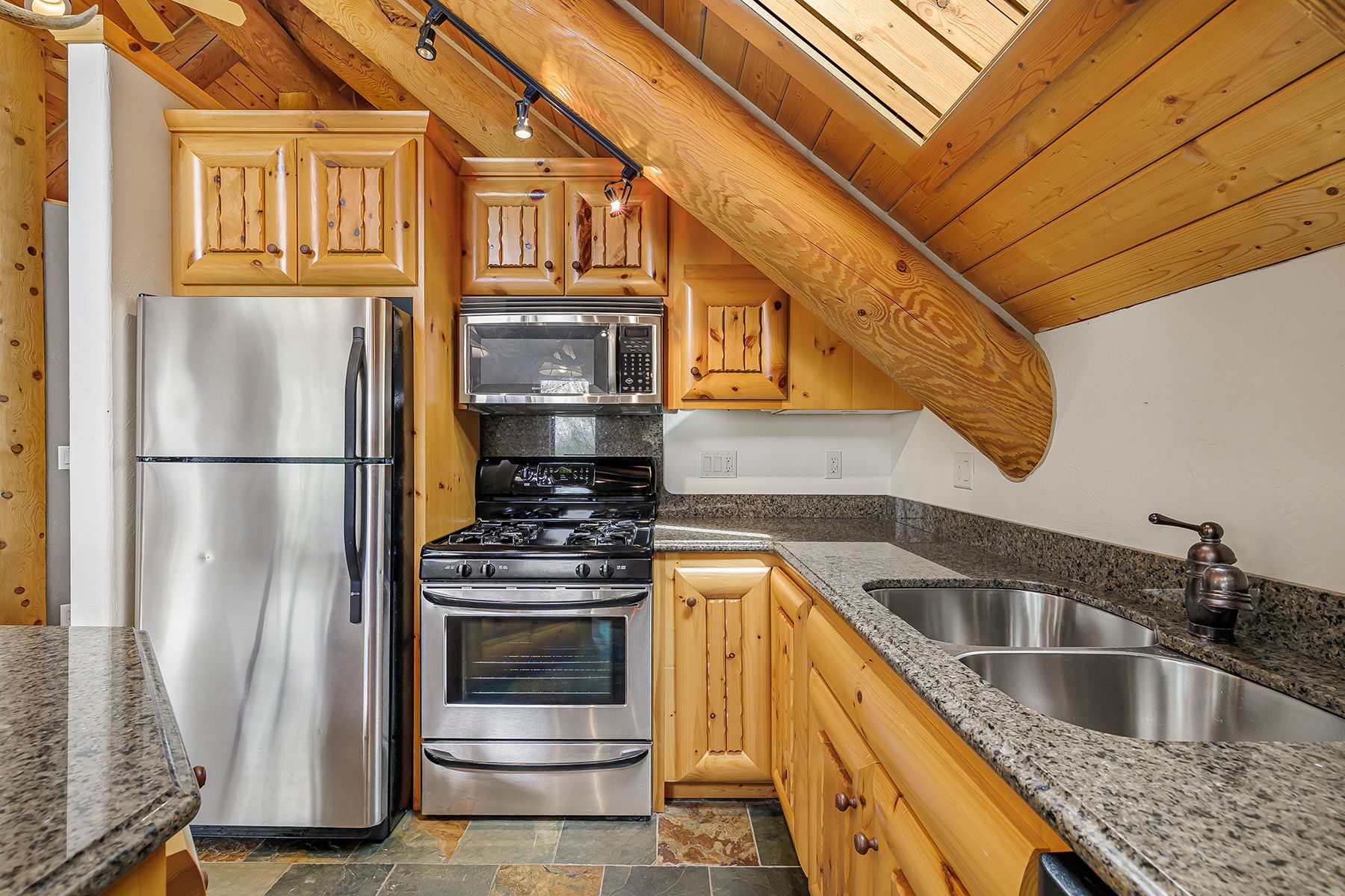  where  the mountains meet mccoy - 物件實景