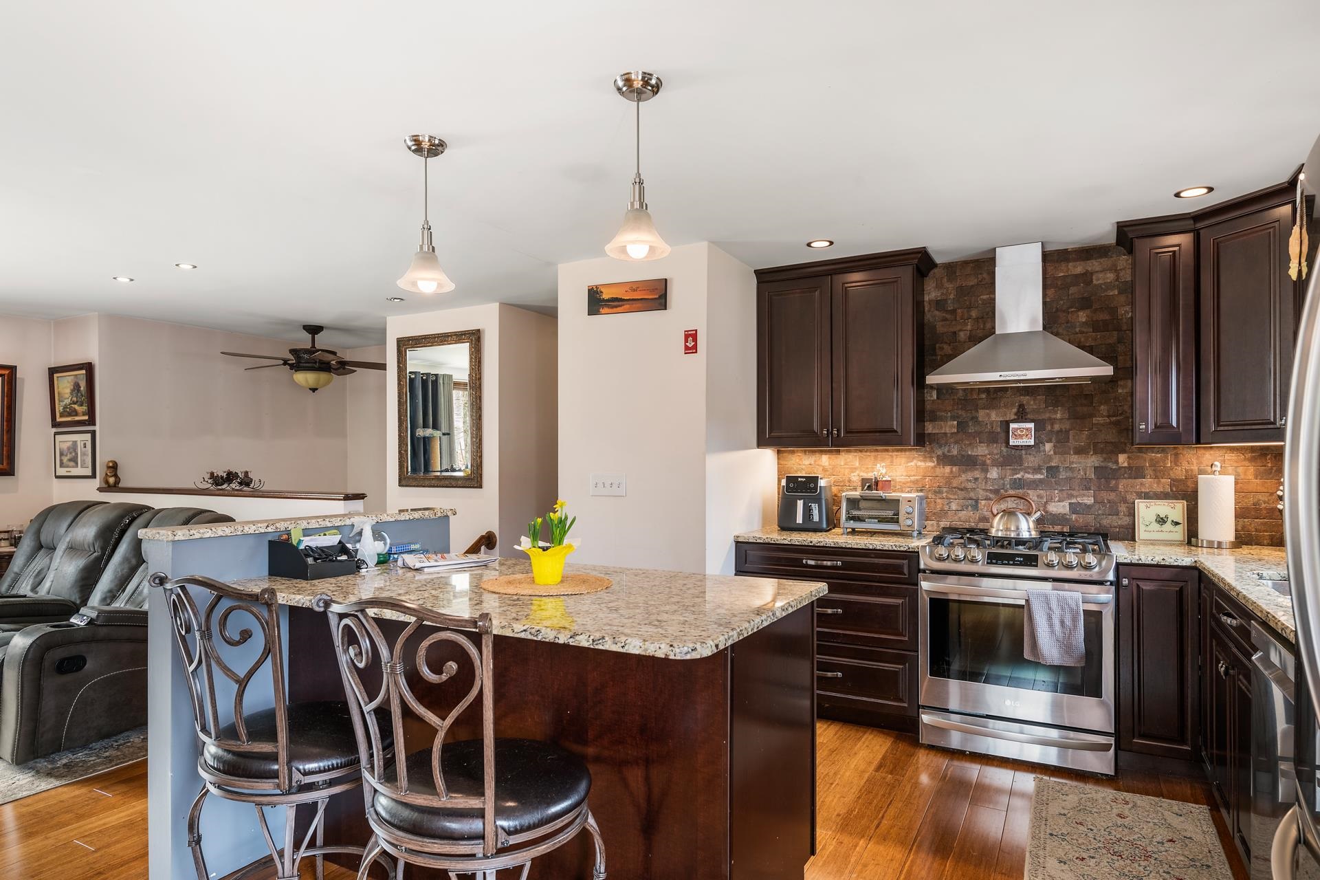 Derry, New Hampshire, 03038, United States, 3 Bedrooms Bedrooms, ,2 BathroomsBathrooms,Residential,For Sale,1935840