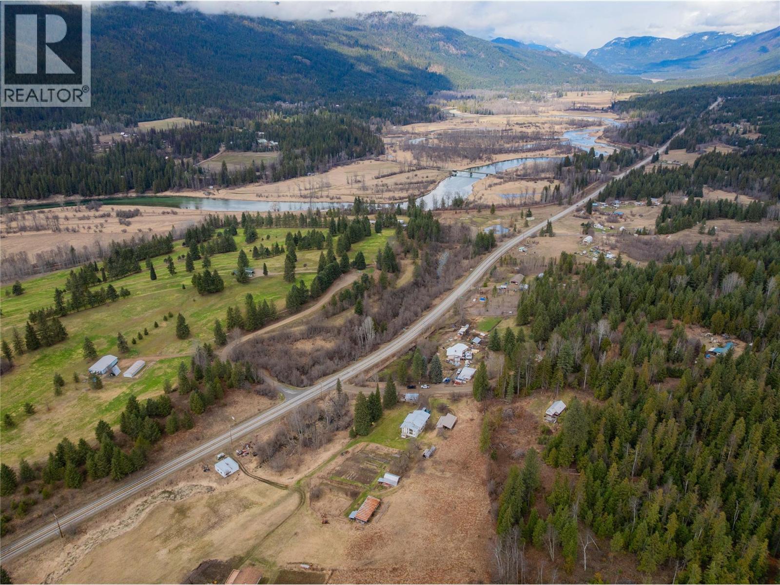 APPLEDALE, British Columbia, V0G 2J0, CA, 5 Bedrooms Bedrooms, ,2 BathroomsBathrooms,Residential,For Sale,1946998