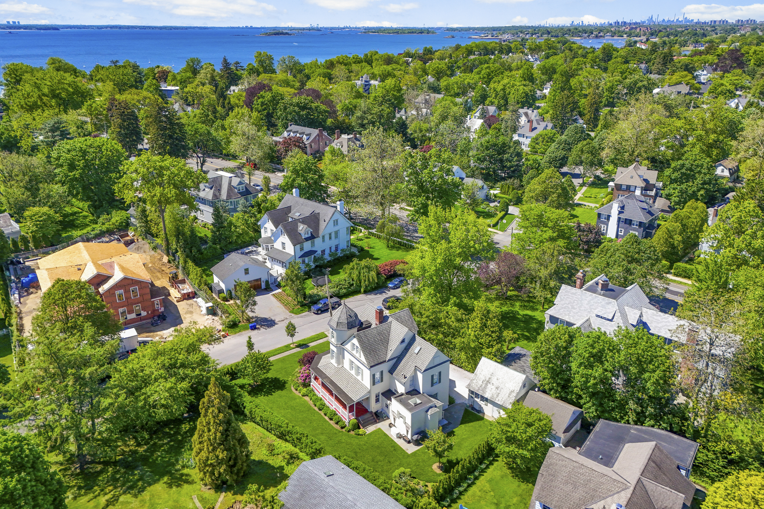  Elegant Larchmont Manor Victorian - 物件實景