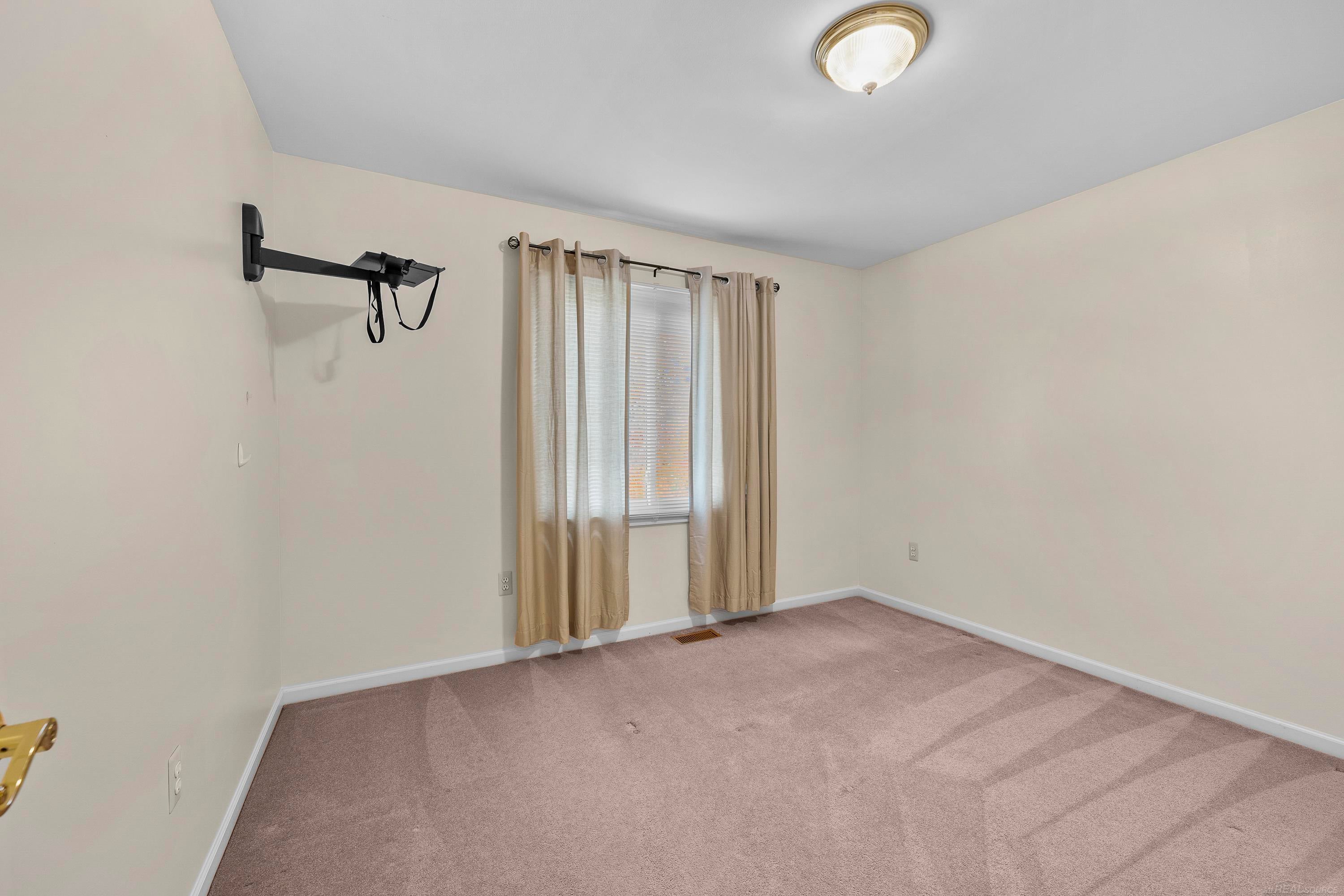 Shelby Twp, Michigan, 48315, United States, 4 Bedrooms Bedrooms, ,4 BathroomsBathrooms,Residential,For Sale,1987428