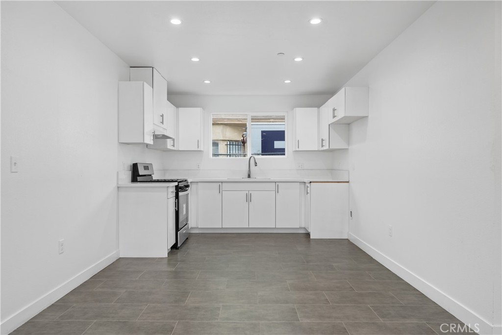 Los Angeles, California, 90011, United States, ,Residential,For Sale,1919891