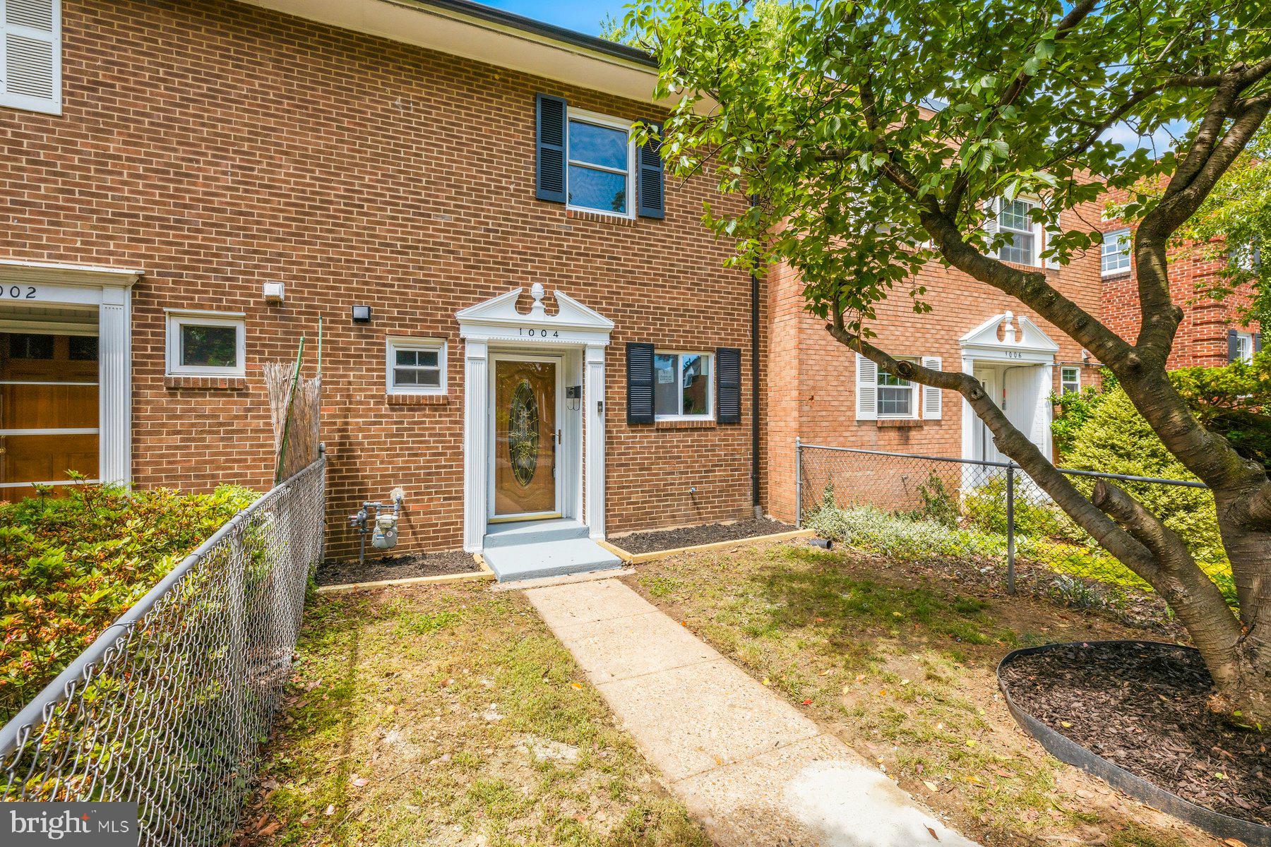 Alexandria, Virginia, 22314, United States, 2 Bedrooms Bedrooms, ,3 BathroomsBathrooms,Residential,For Sale,2049210