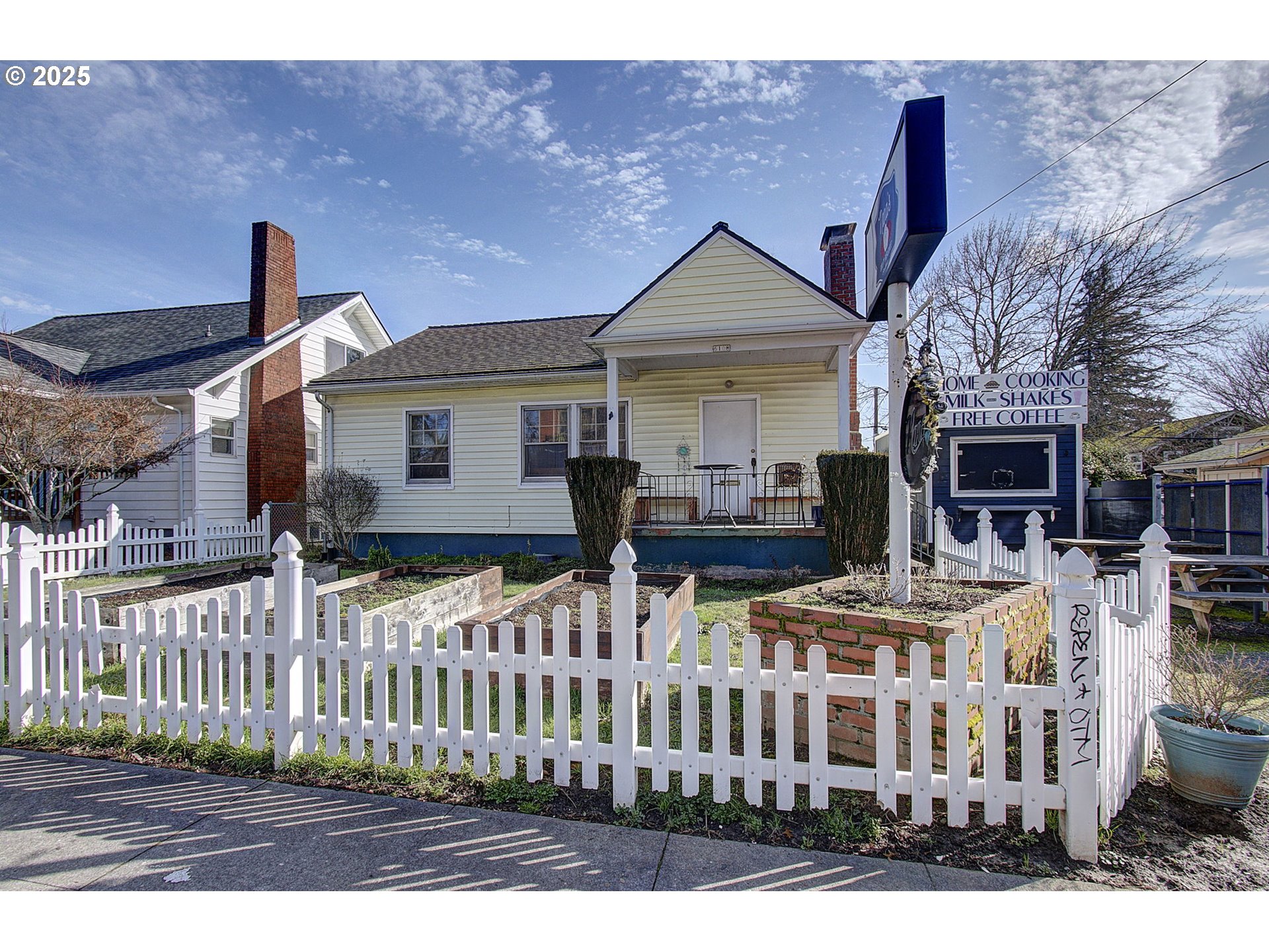 Portland, Oregon, 97202, United States, 3 Bedrooms Bedrooms, ,1 BathroomBathrooms,Residential,For Sale,1721248