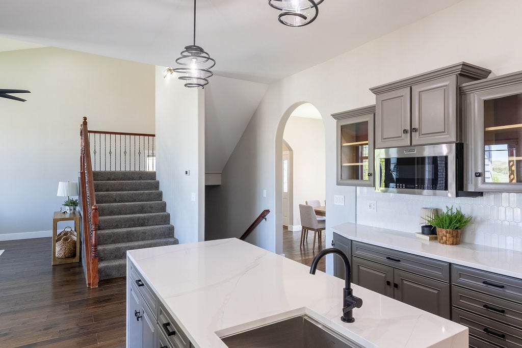 Billings, Montana, 59101, United States, 6 Bedrooms Bedrooms, ,4 BathroomsBathrooms,Residential,For Sale,2049164