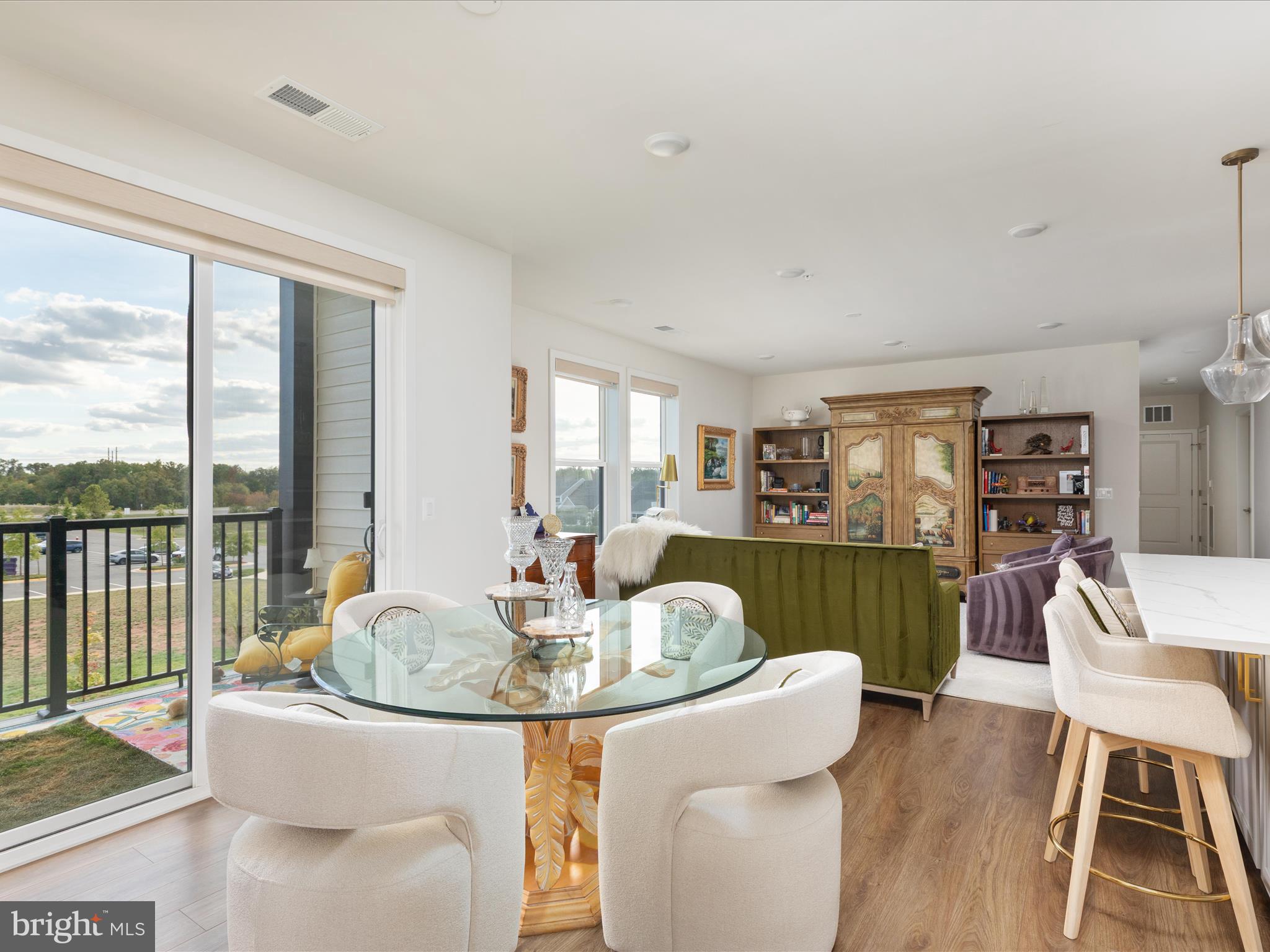 Ashburn, Virginia, 20148, United States, 3 Bedrooms Bedrooms, ,2 BathroomsBathrooms,Residential,For Sale,1980146