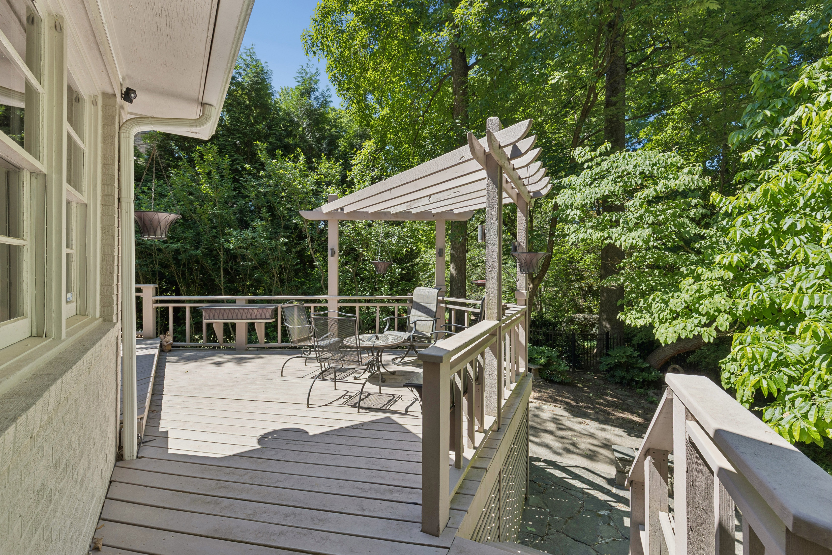 Charming Ranch Offers Space, Privacy and Long Term Potential - 物件實景