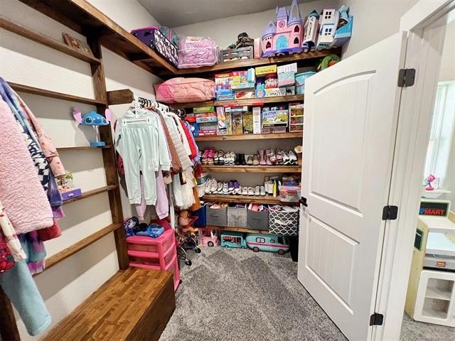 Tahlequah, Oklahoma, 74464, United States, 6 Bedrooms Bedrooms, ,4 BathroomsBathrooms,Residential,For Sale,1982576