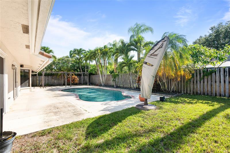 Plantation, Florida, 33322, United States, 4 Bedrooms Bedrooms, ,2 BathroomsBathrooms,Residential,For Sale,1829242
