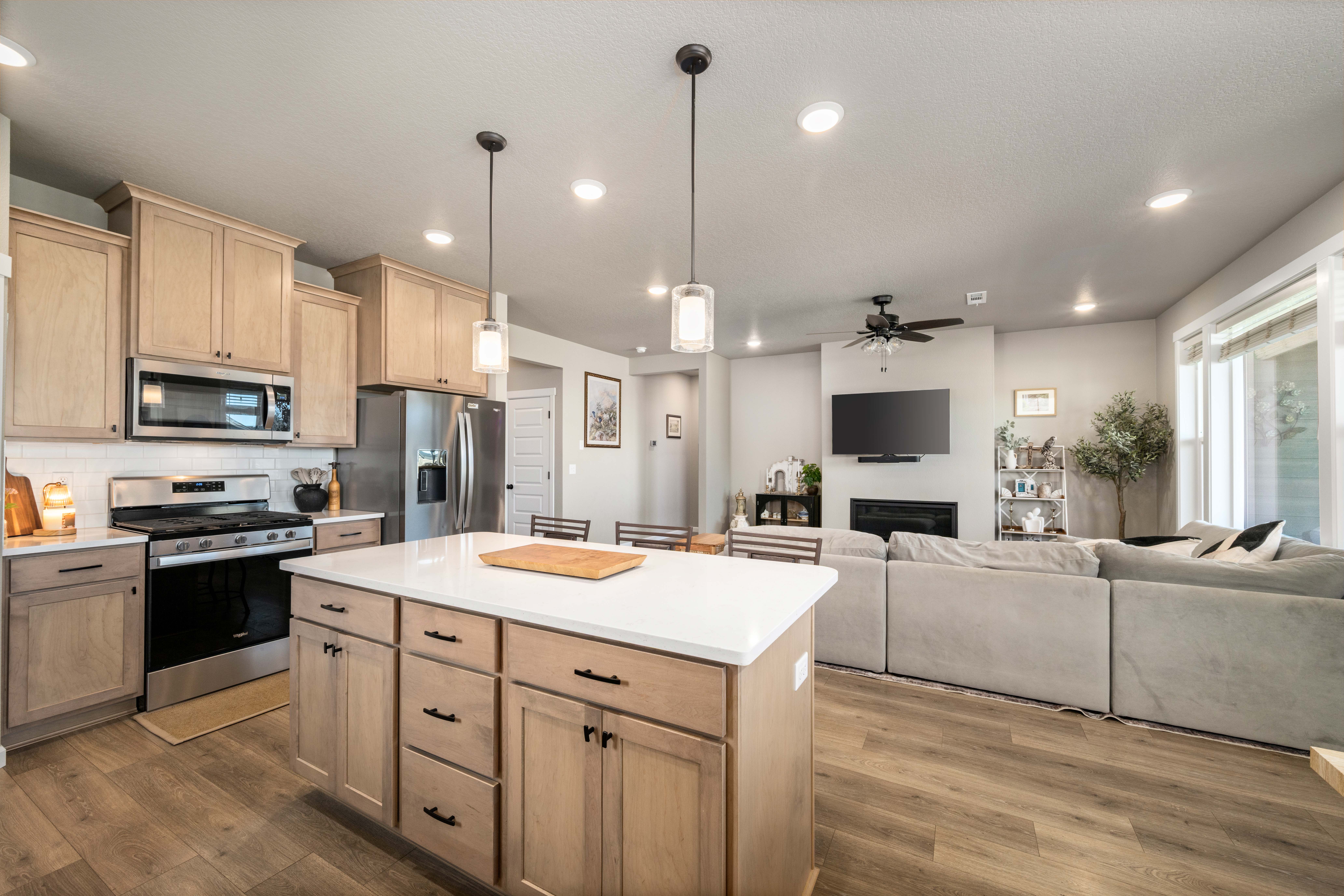  2024 West Richland Gem + RV Parking - 物件實景