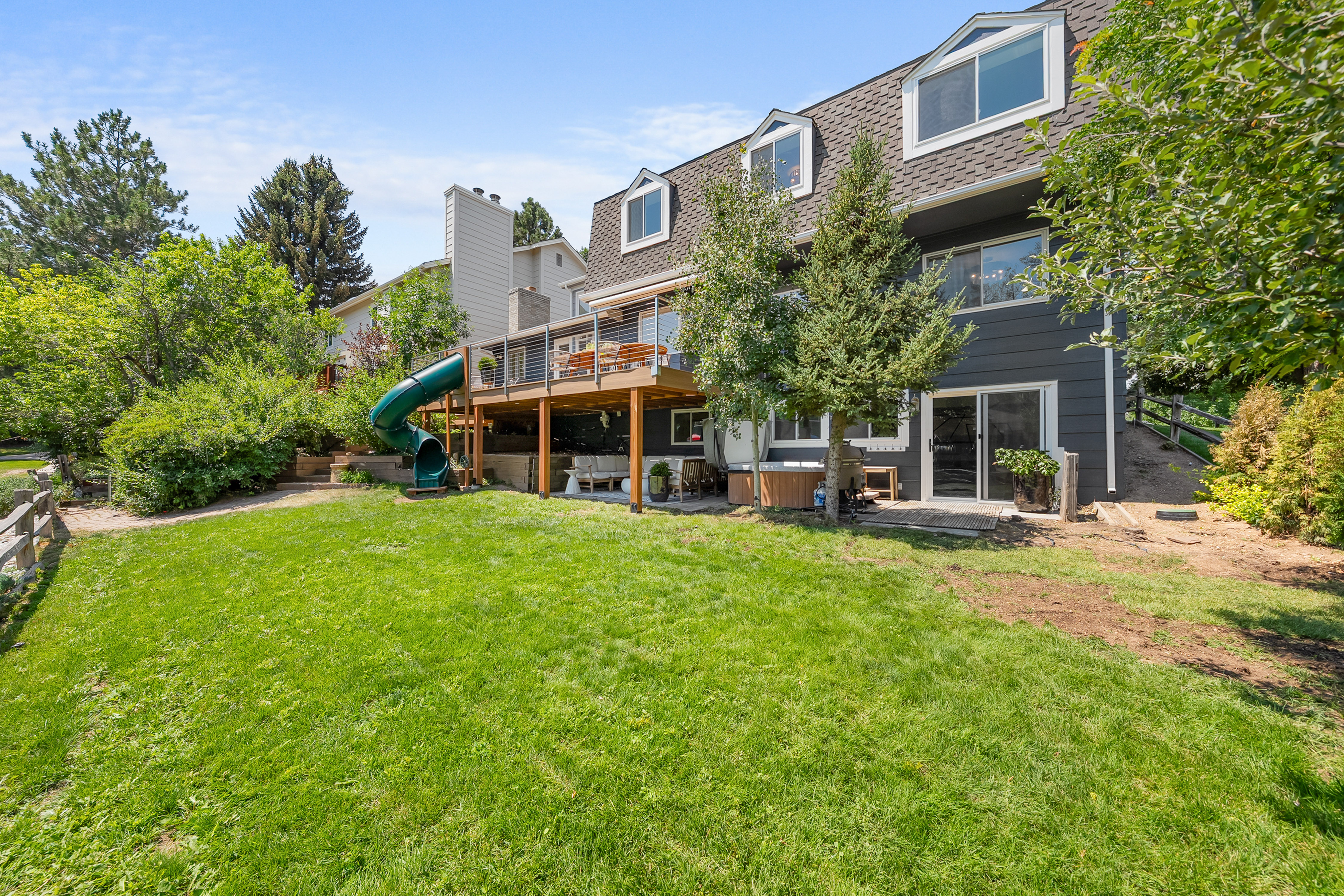  Beautiful Updated Home Located in Highly Sought-After Arapahoe Lake Neighborhood - 物件實景